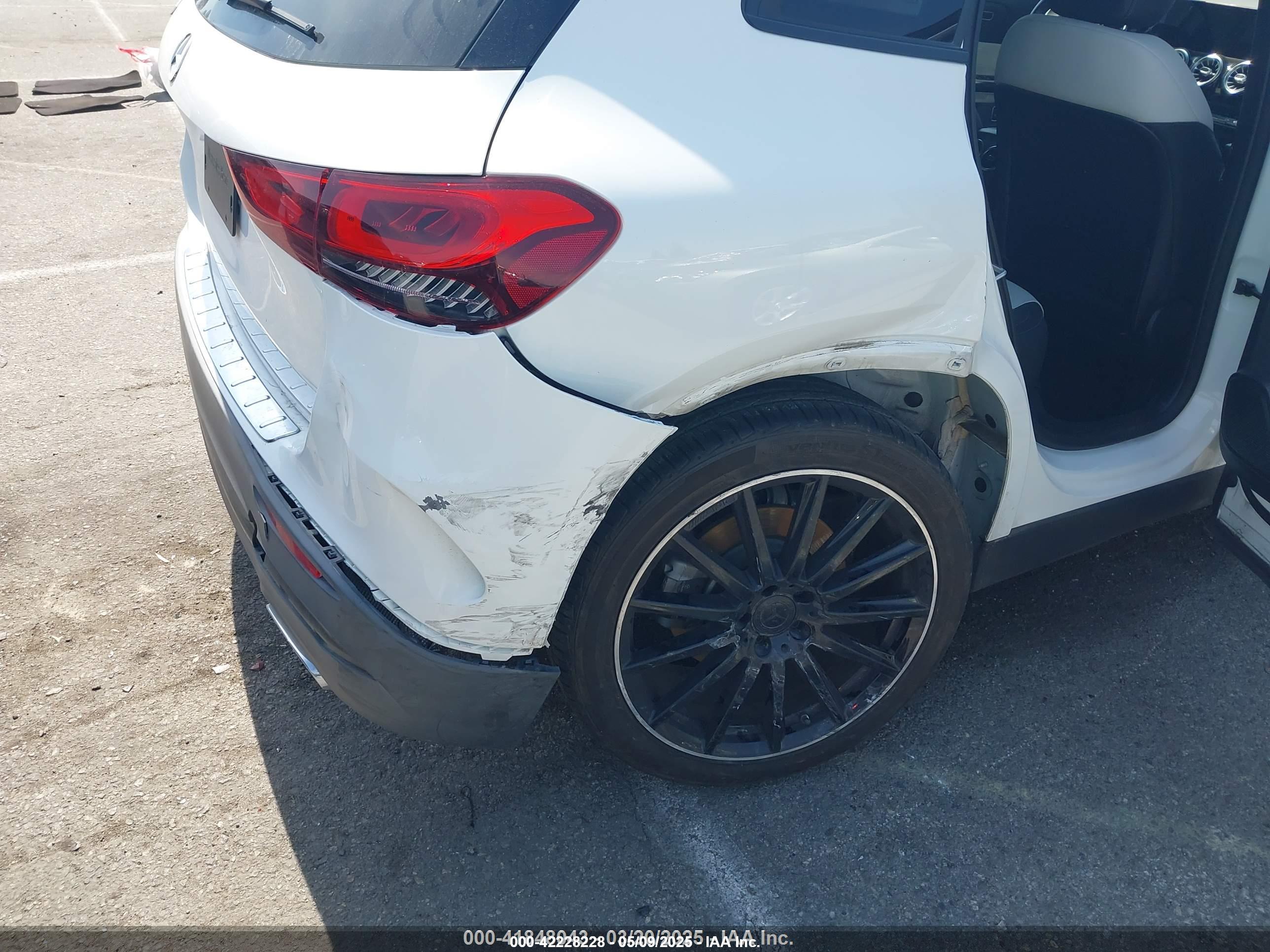 MERCEDES-BENZ GLA image 6