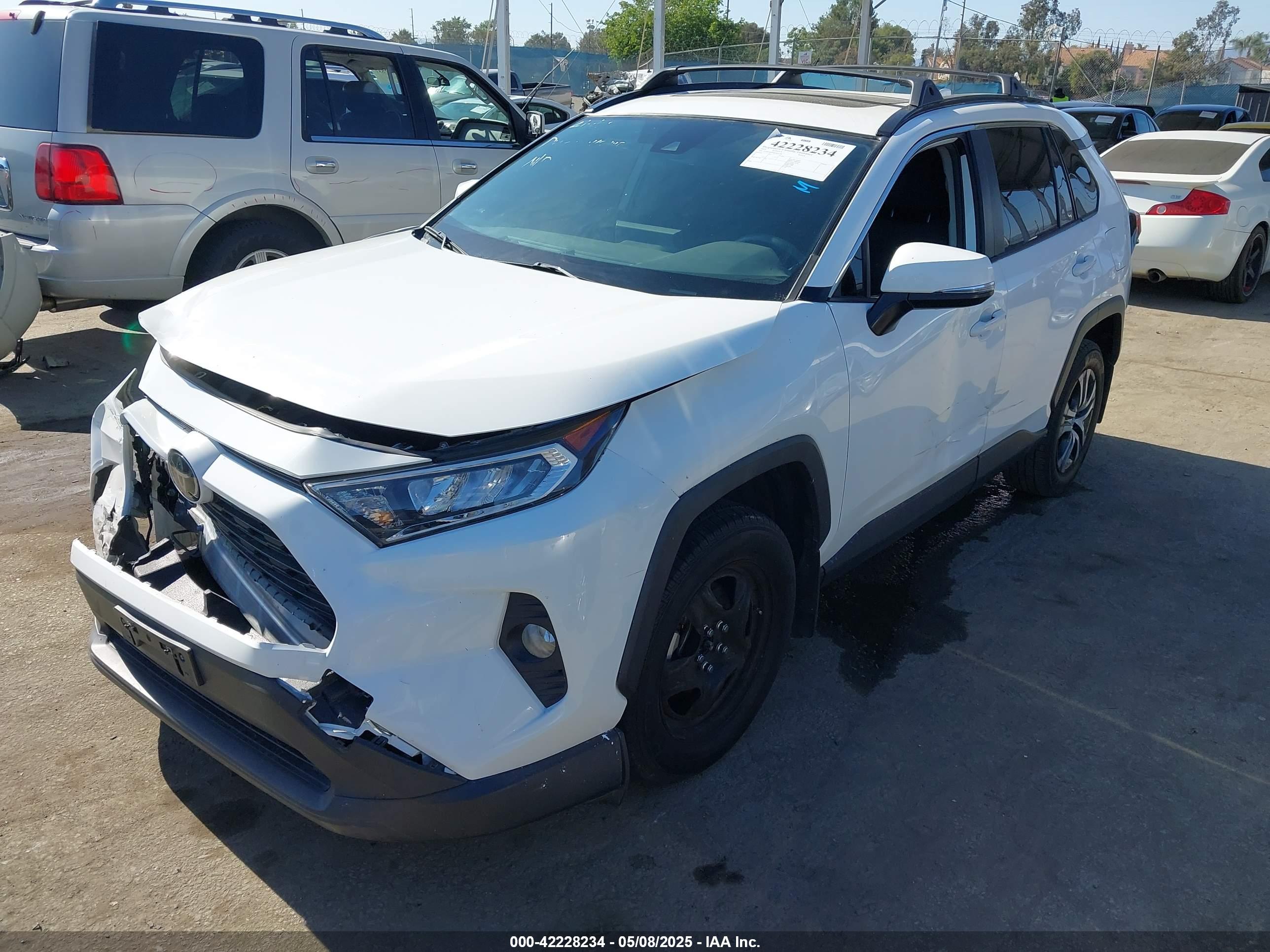 TOYOTA RAV4 image 2