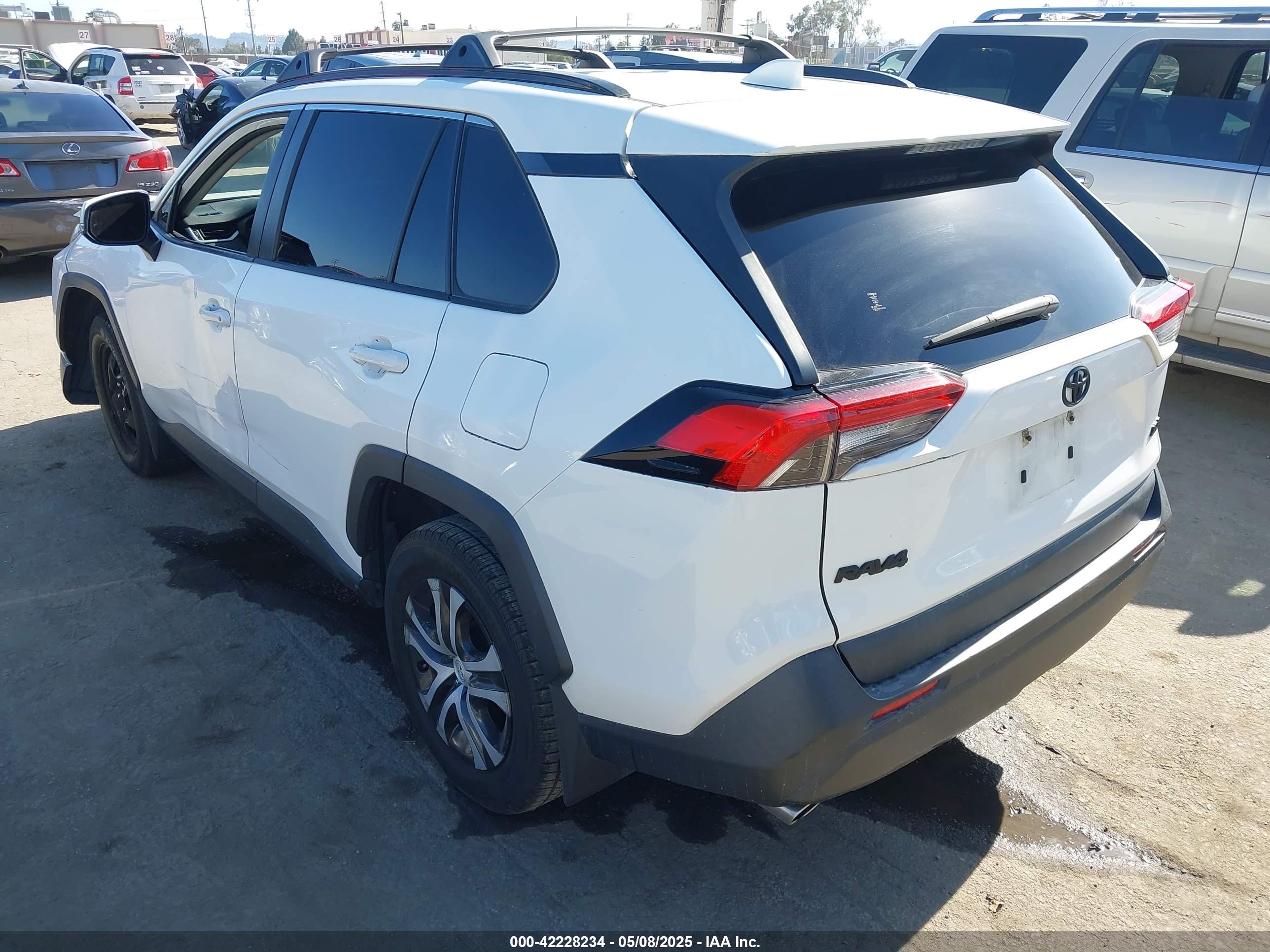 TOYOTA RAV4 image 3