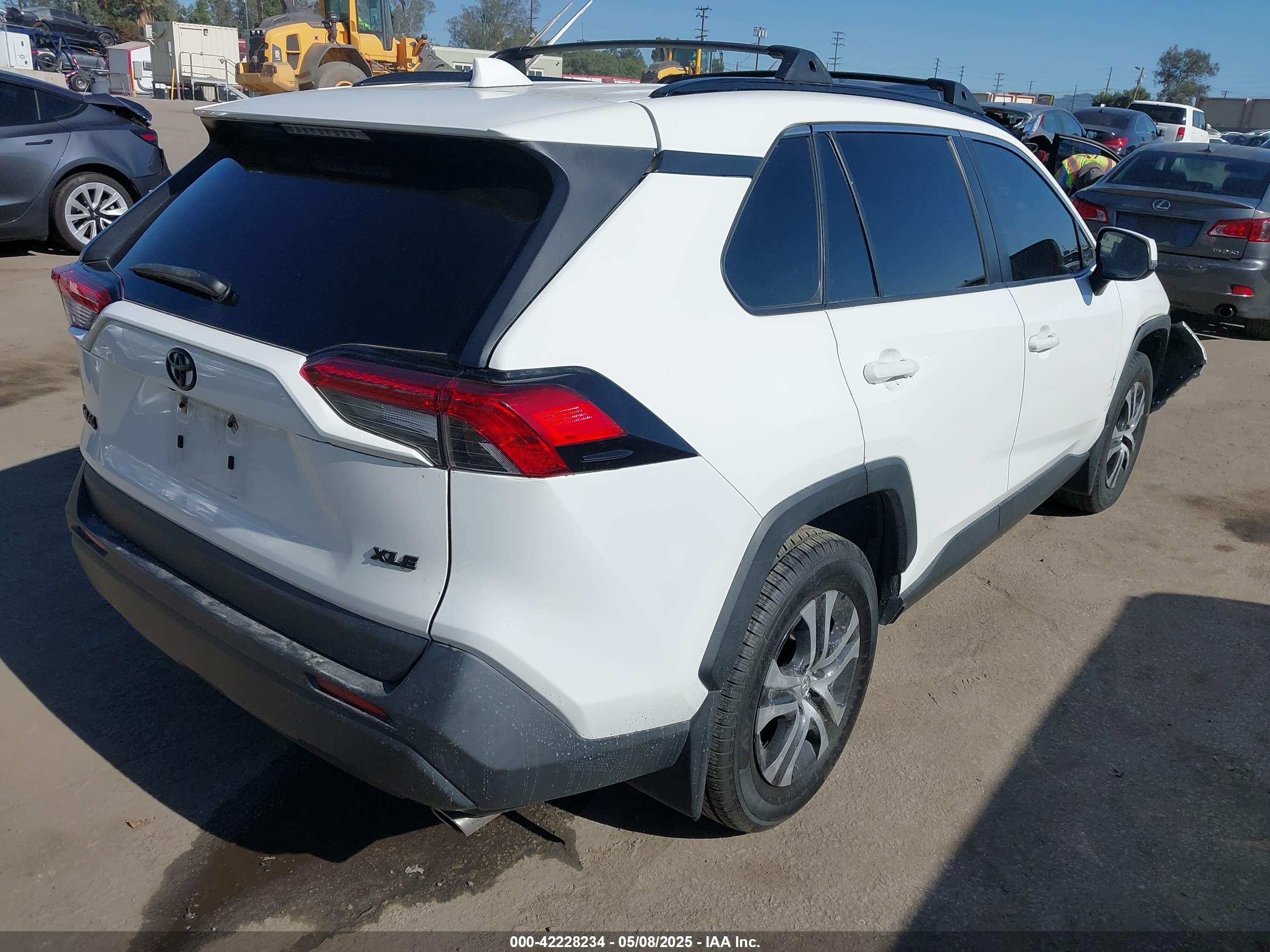 TOYOTA RAV4 image 4