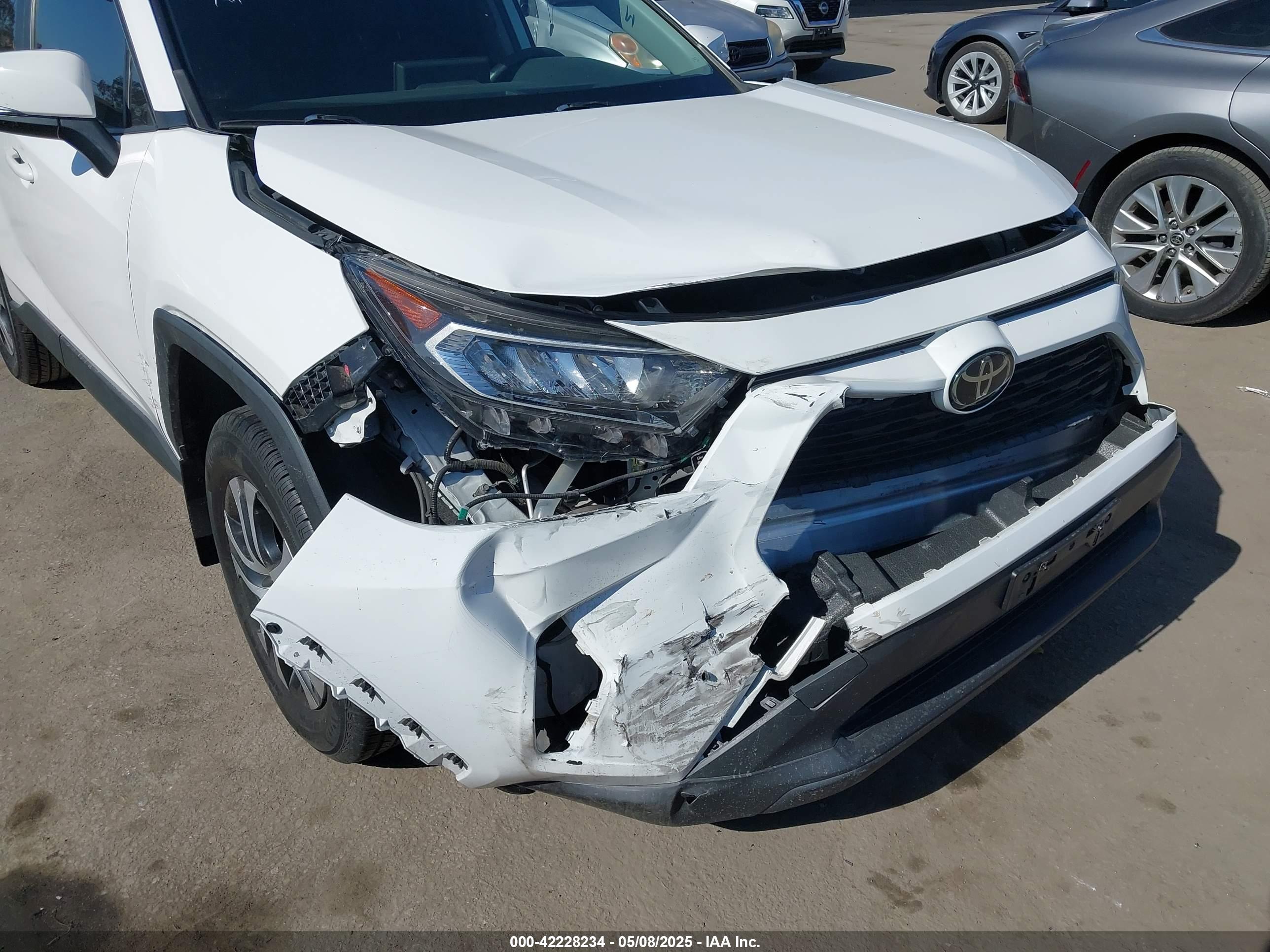 TOYOTA RAV4 image 6