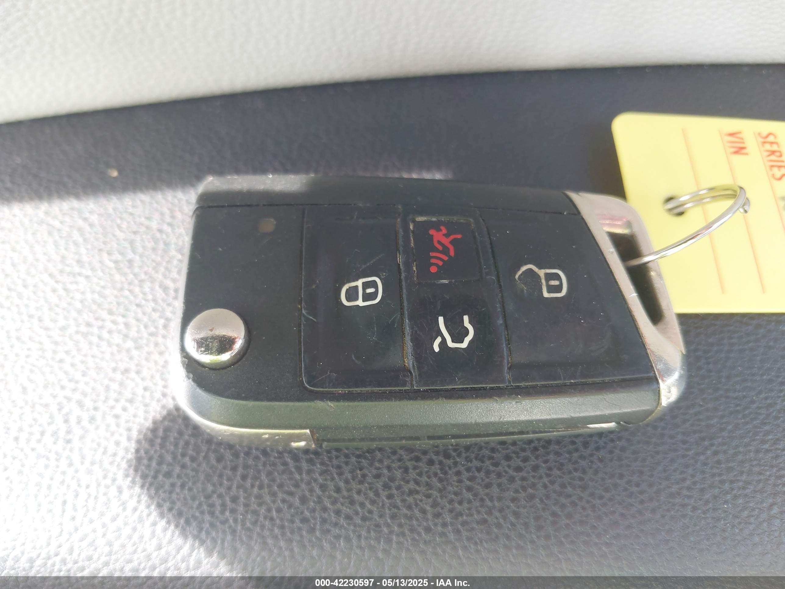 VOLKSWAGEN TIGUAN image 11