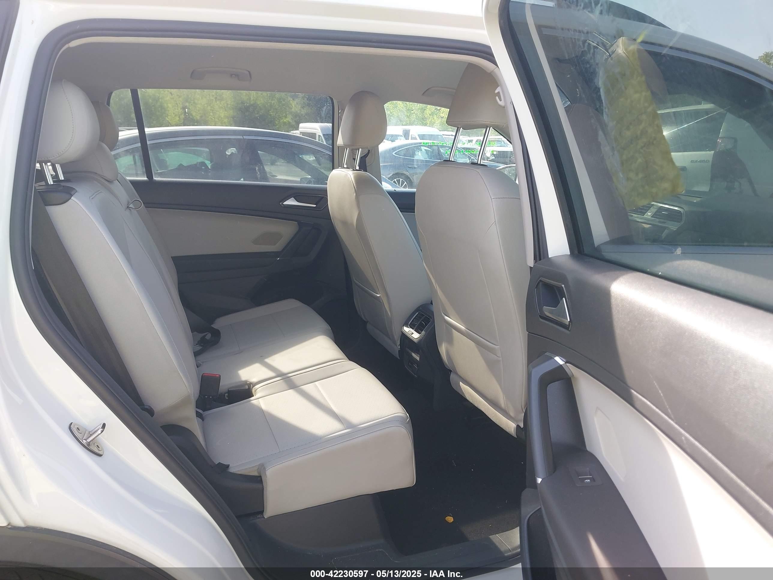 VOLKSWAGEN TIGUAN image 8