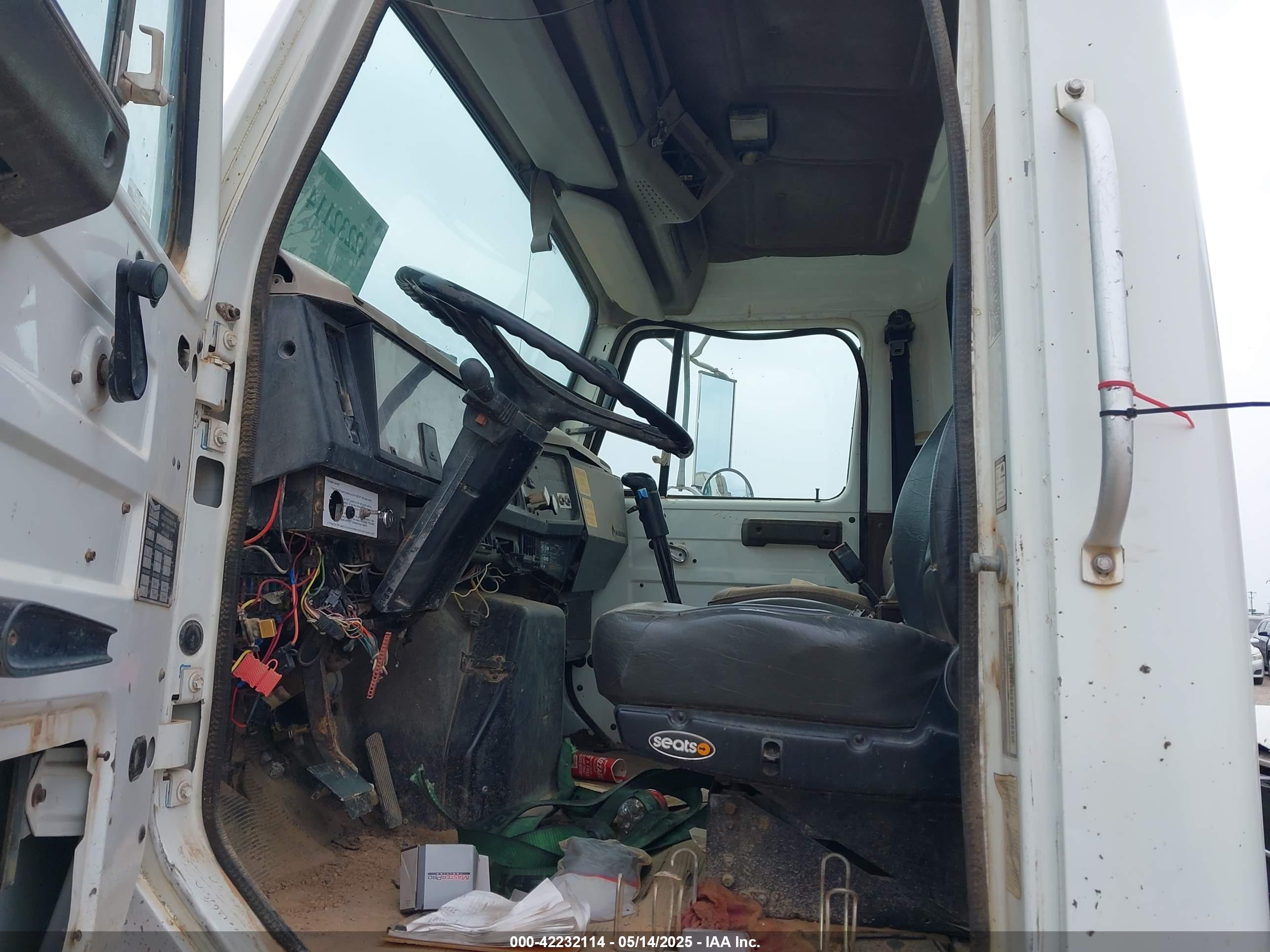 INTERNATIONAL 2000 image 8