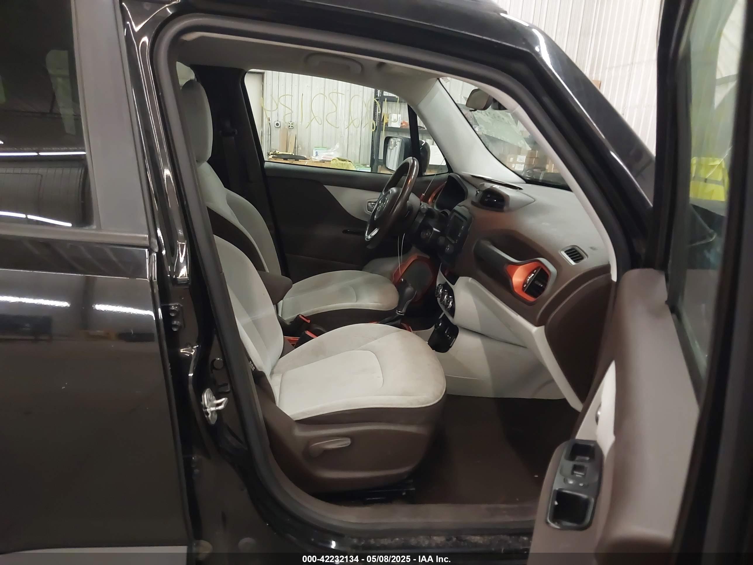 JEEP RENEGADE image 5