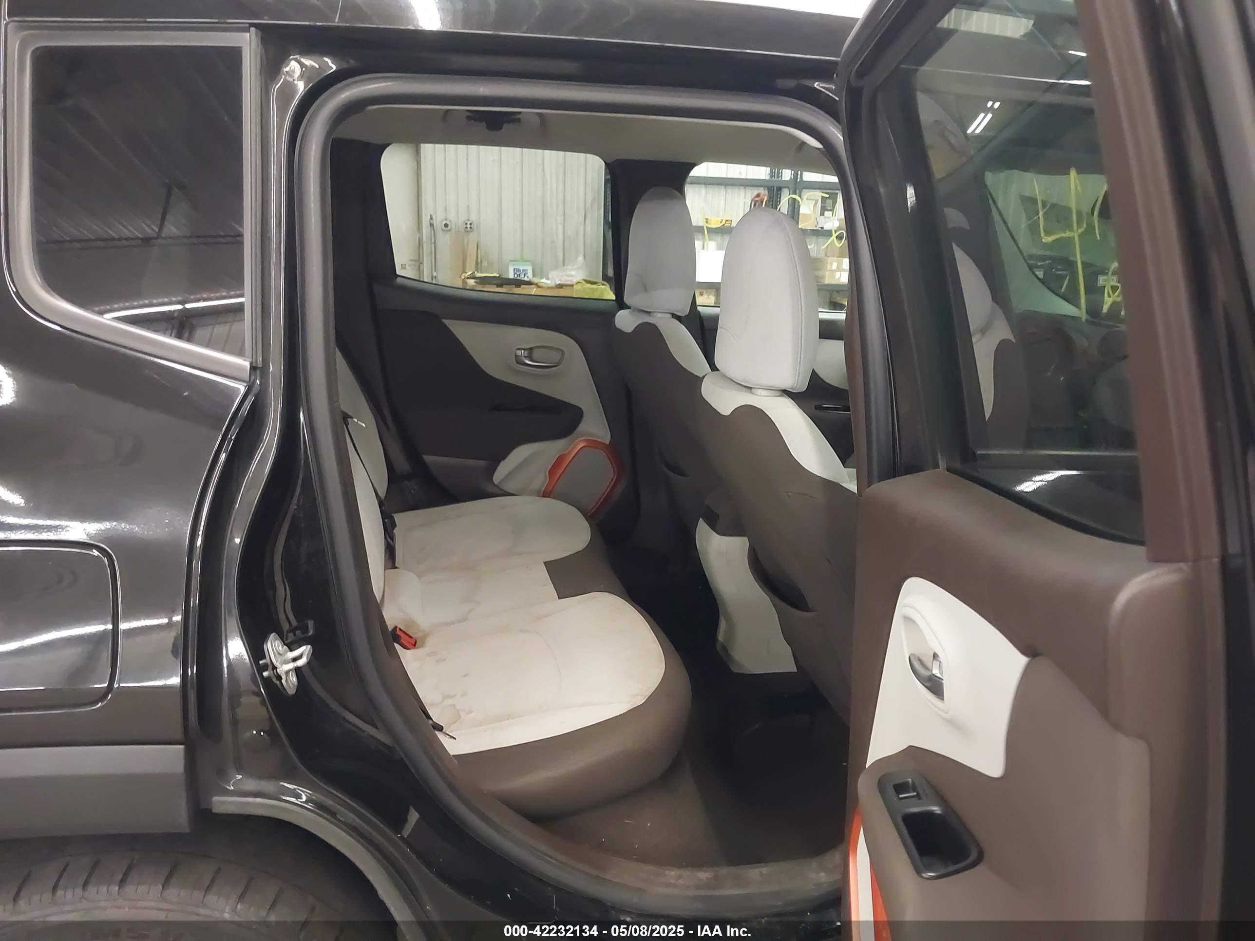 JEEP RENEGADE image 8