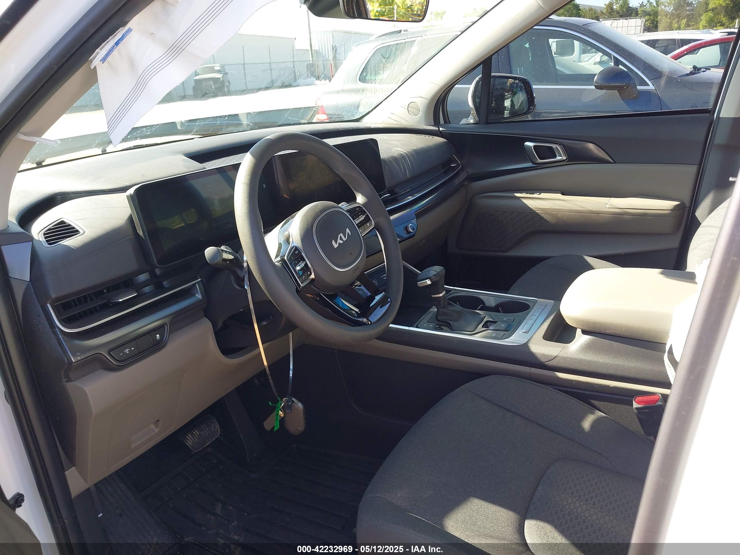 KIA CARNIVAL image 5