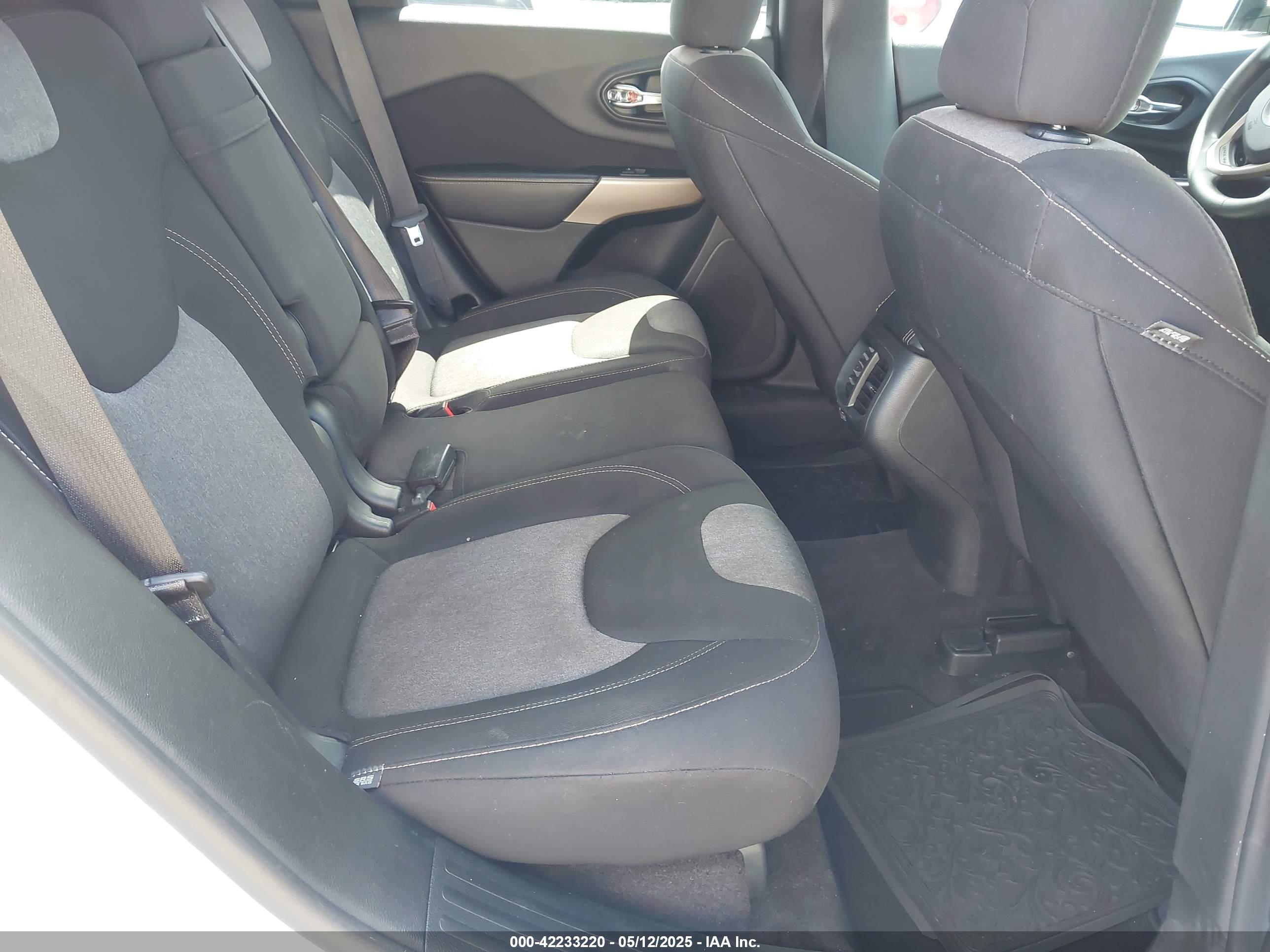 JEEP CHEROKEE image 8