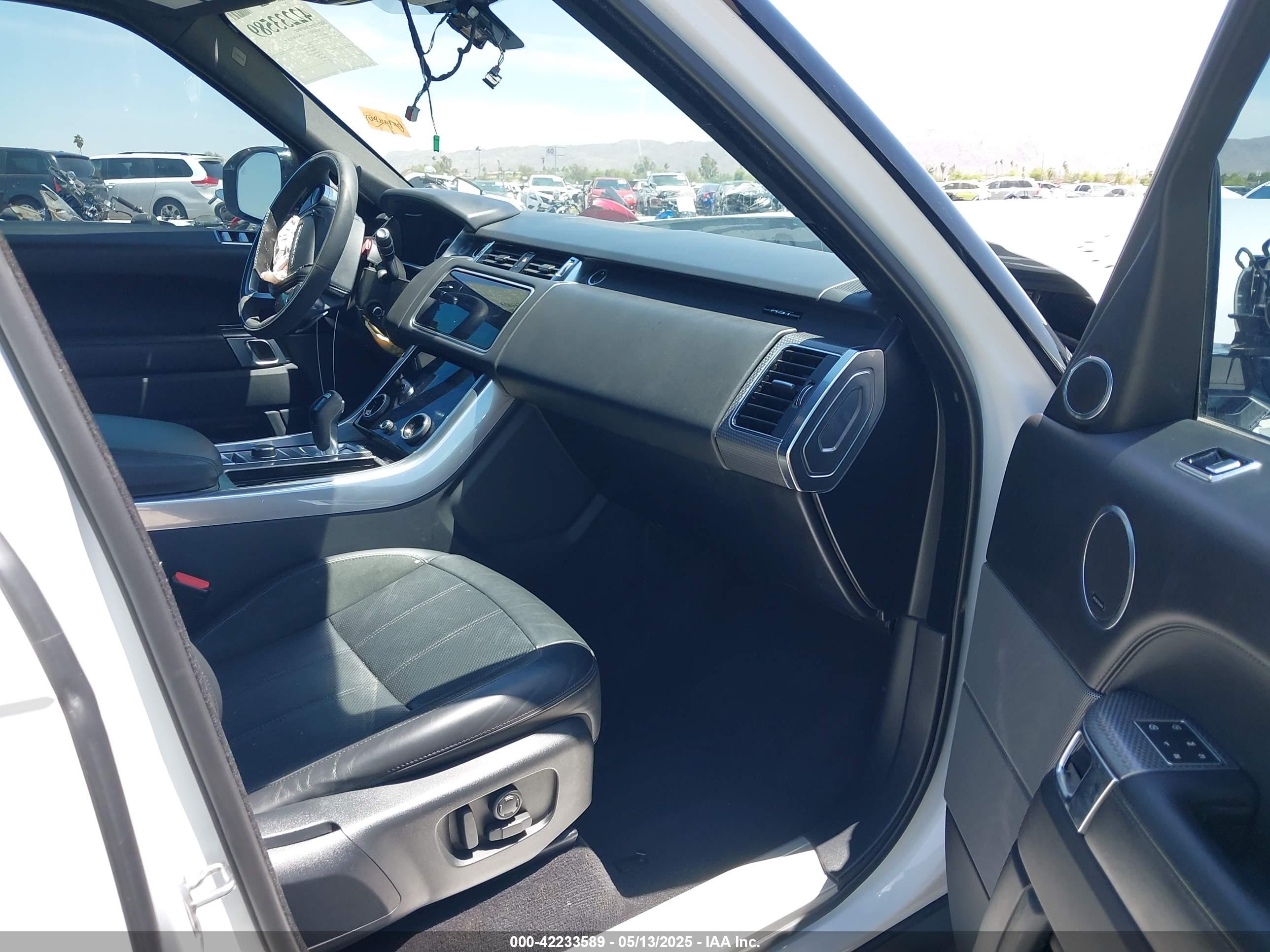 LAND ROVER image 5
