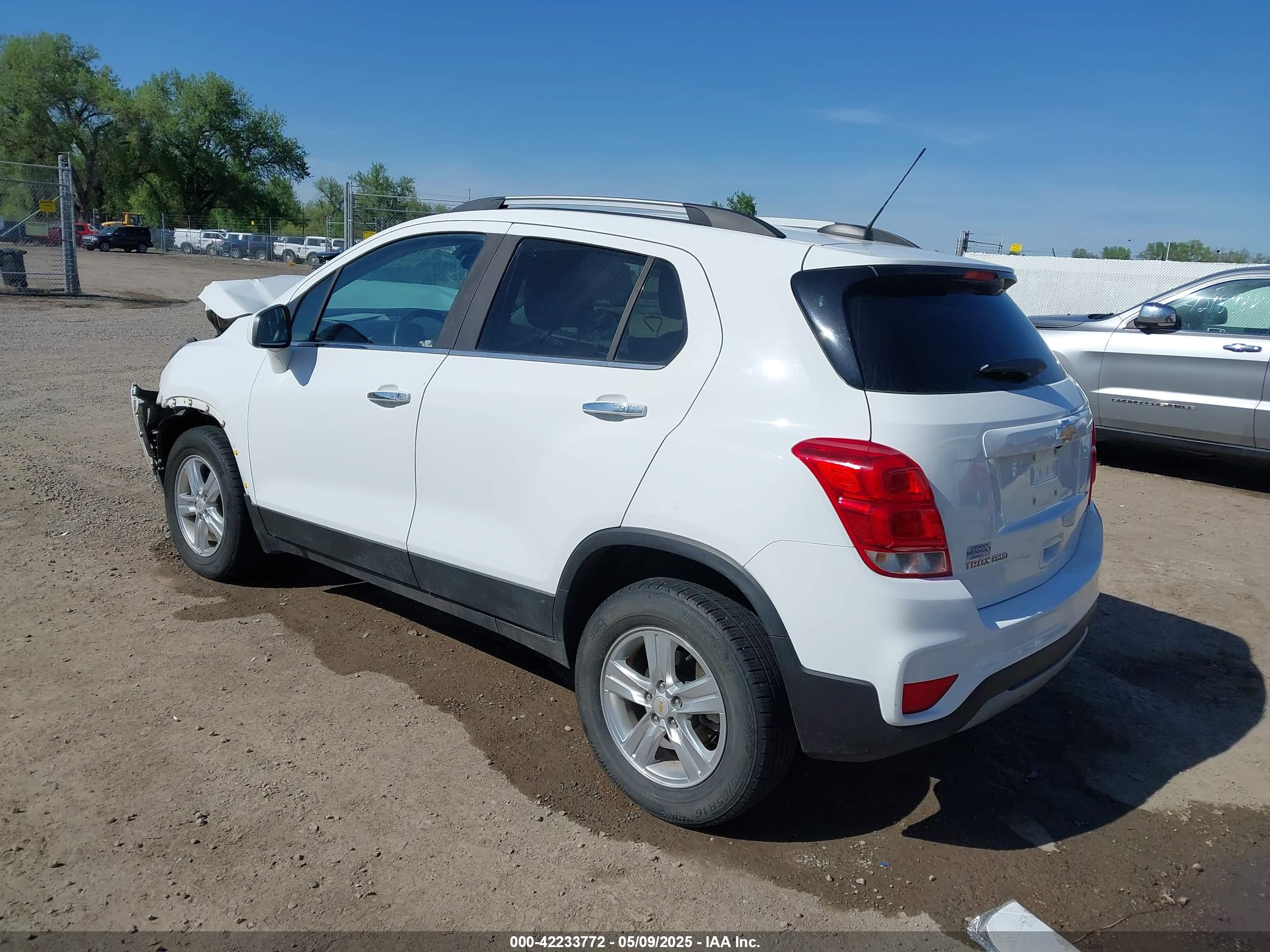 CHEVROLET TRAX image 3