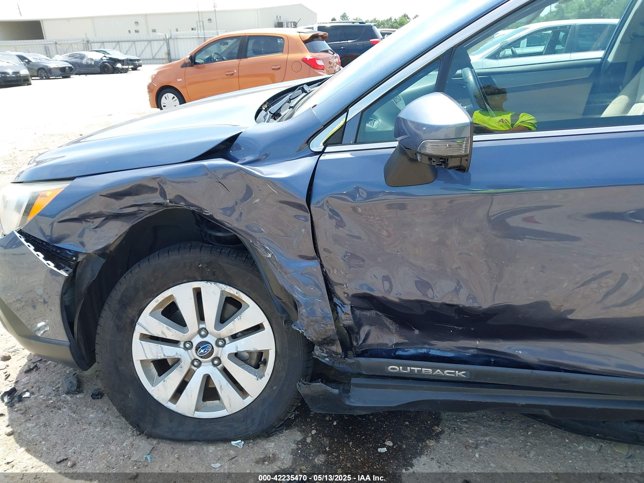 SUBARU OUTBACK image 6