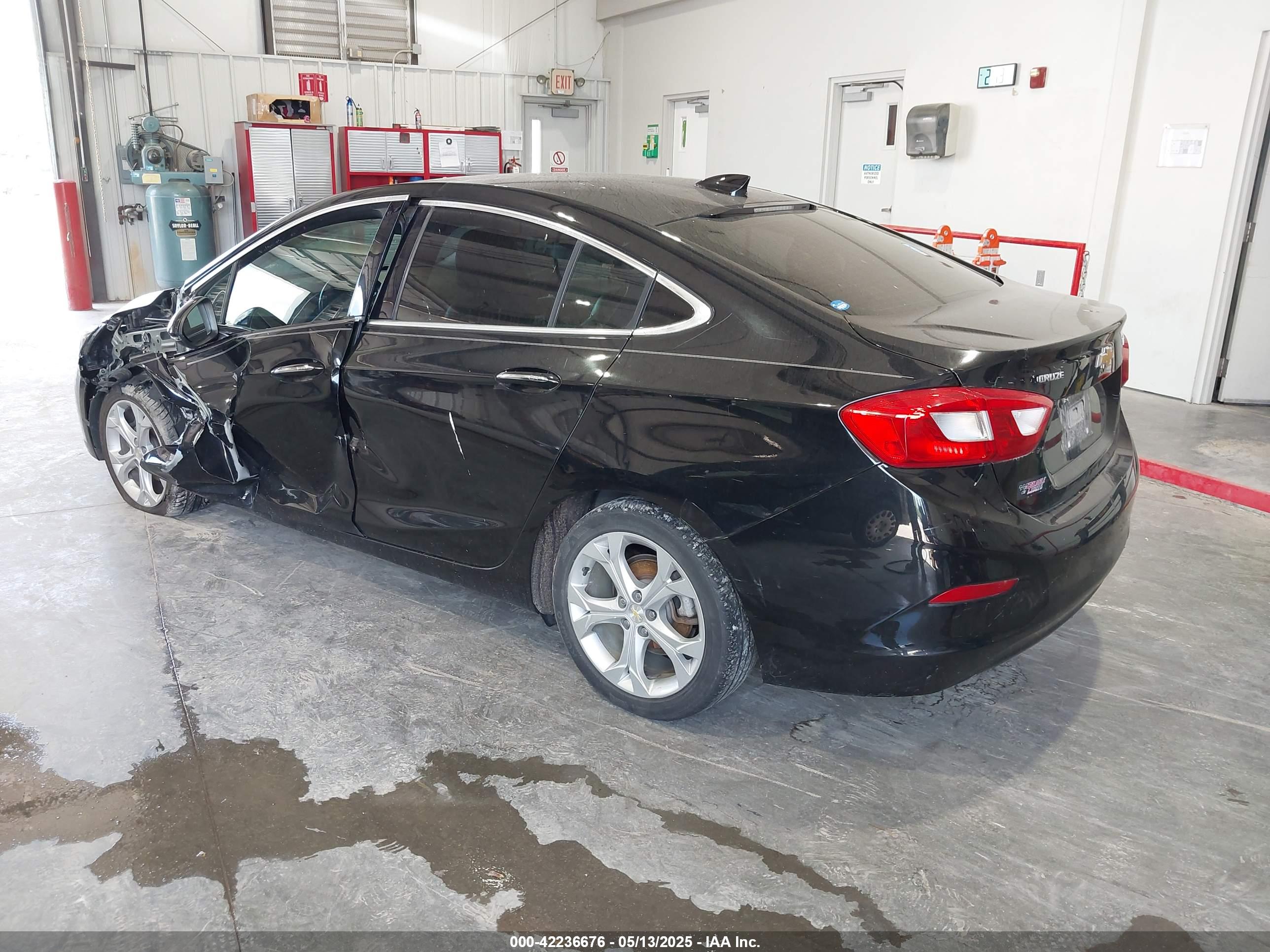 CHEVROLET CRUZE image 3