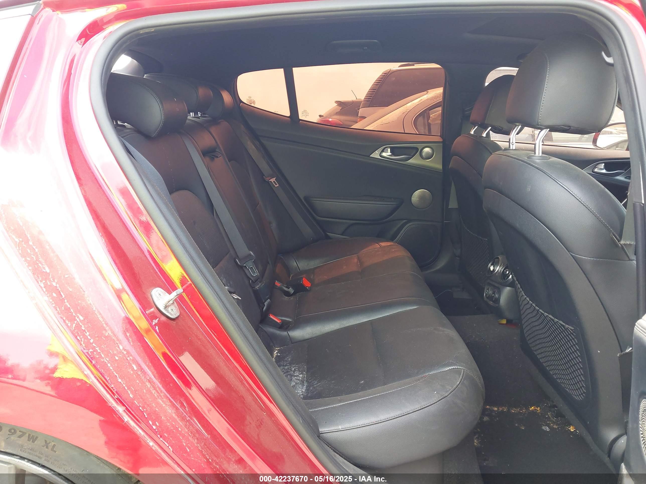 KIA STINGER image 8
