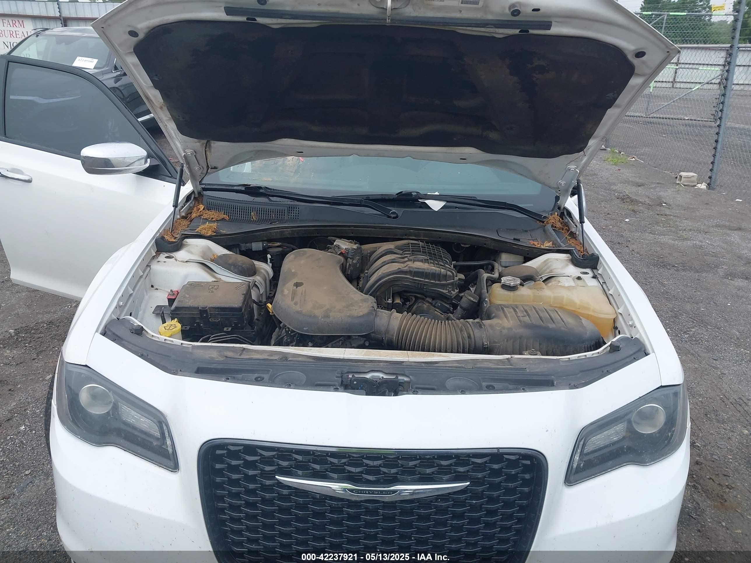 CHRYSLER 300 image 10