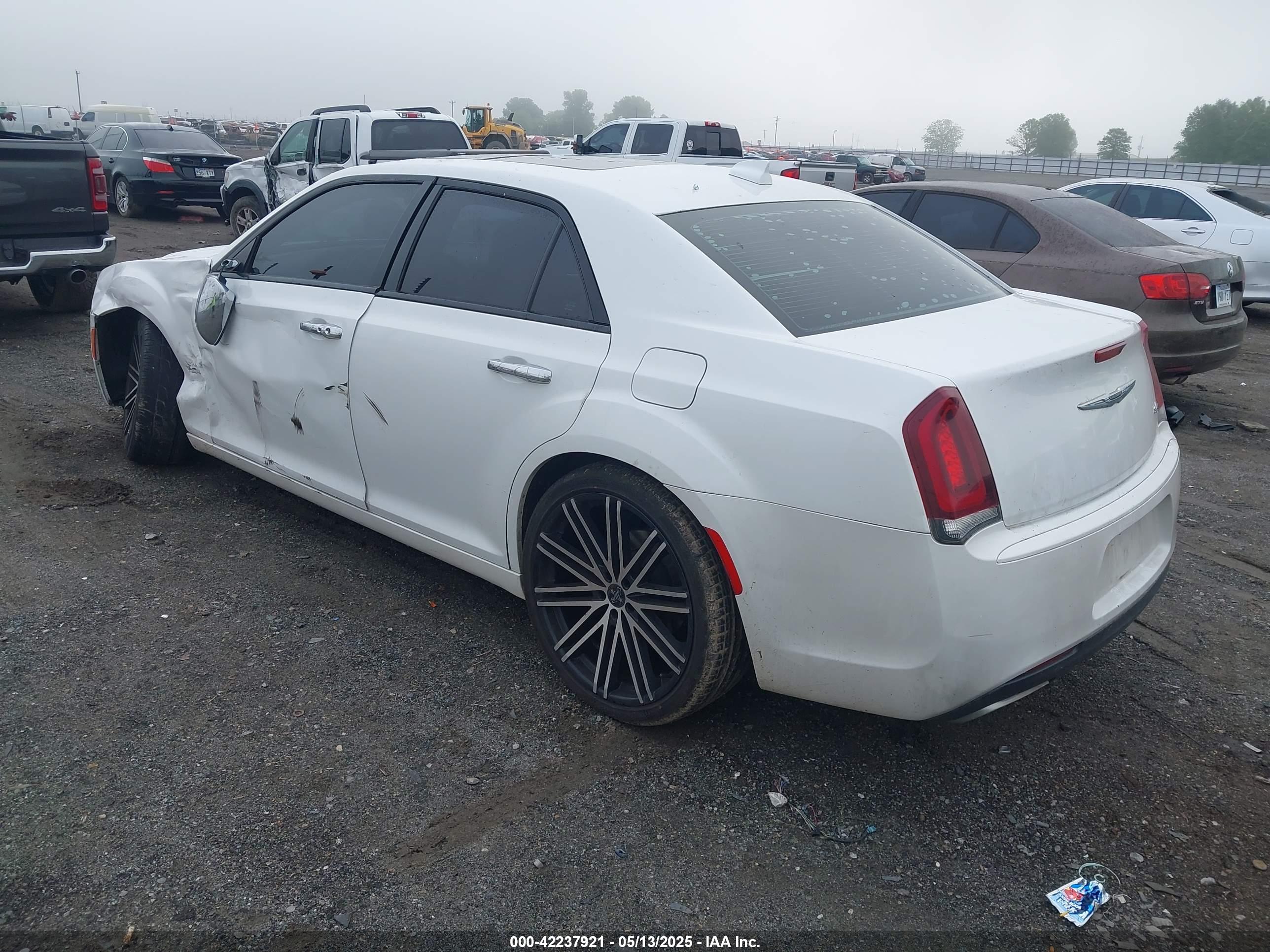 CHRYSLER 300 image 3