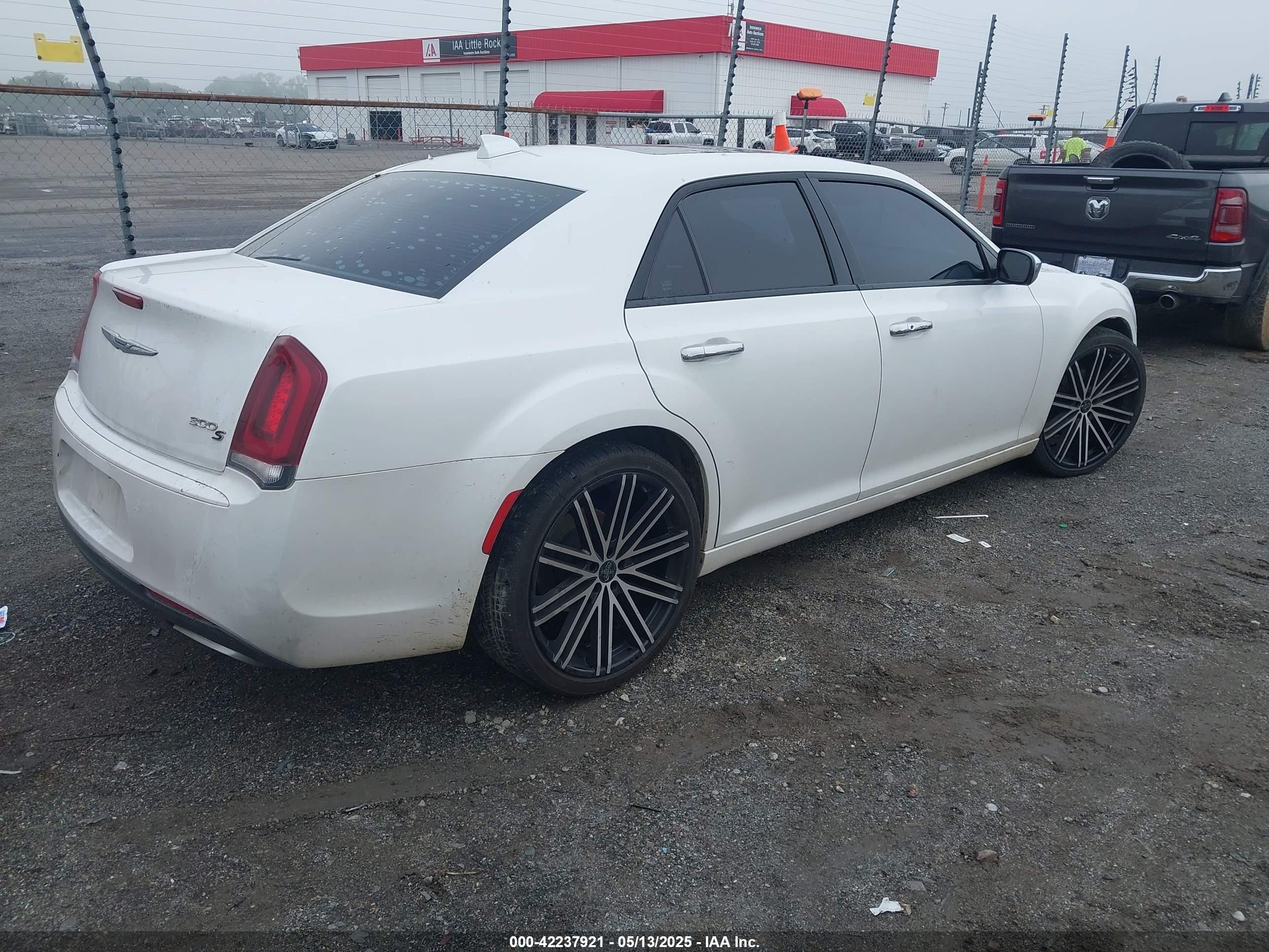 CHRYSLER 300 image 4