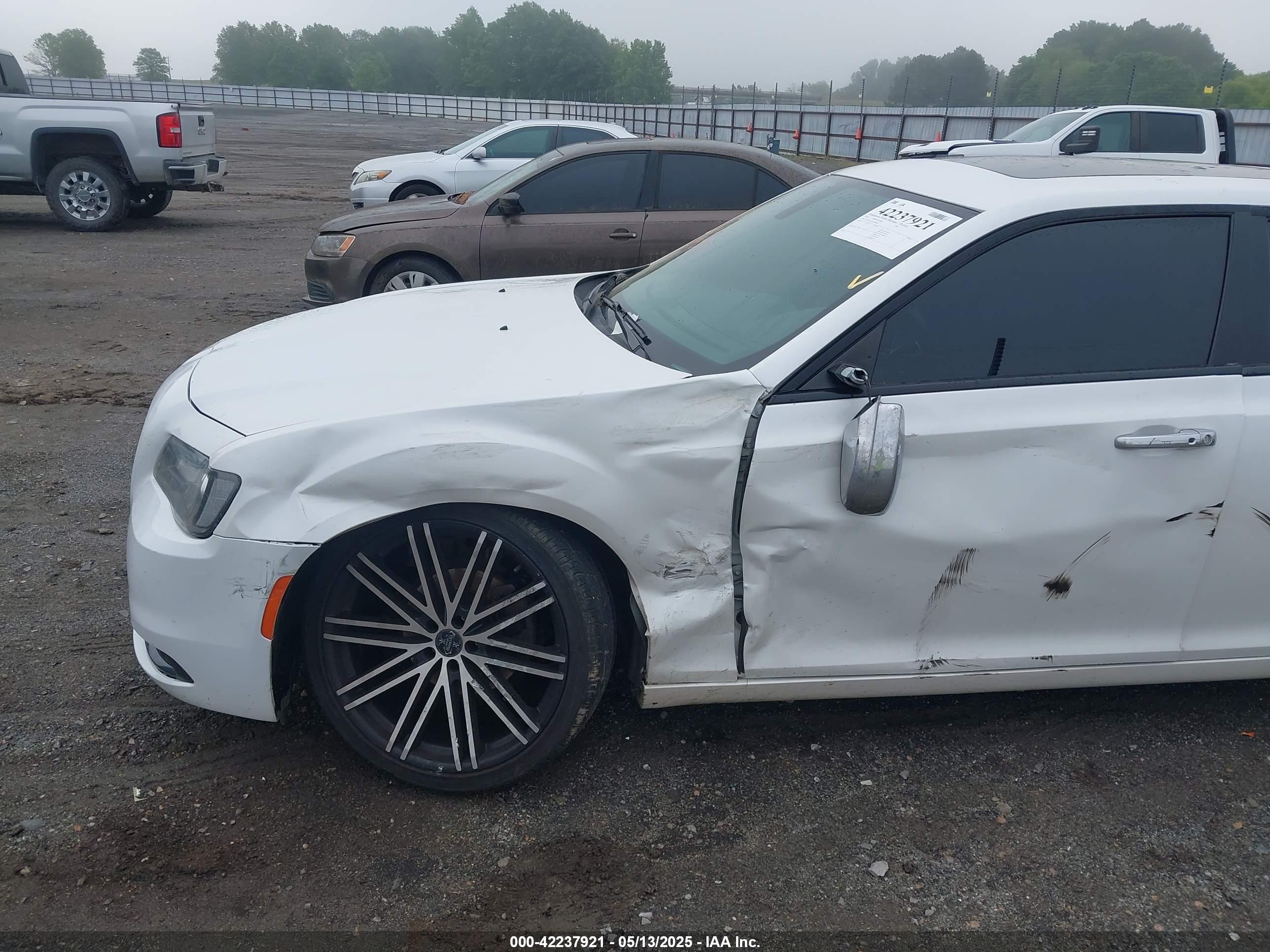 CHRYSLER 300 image 6