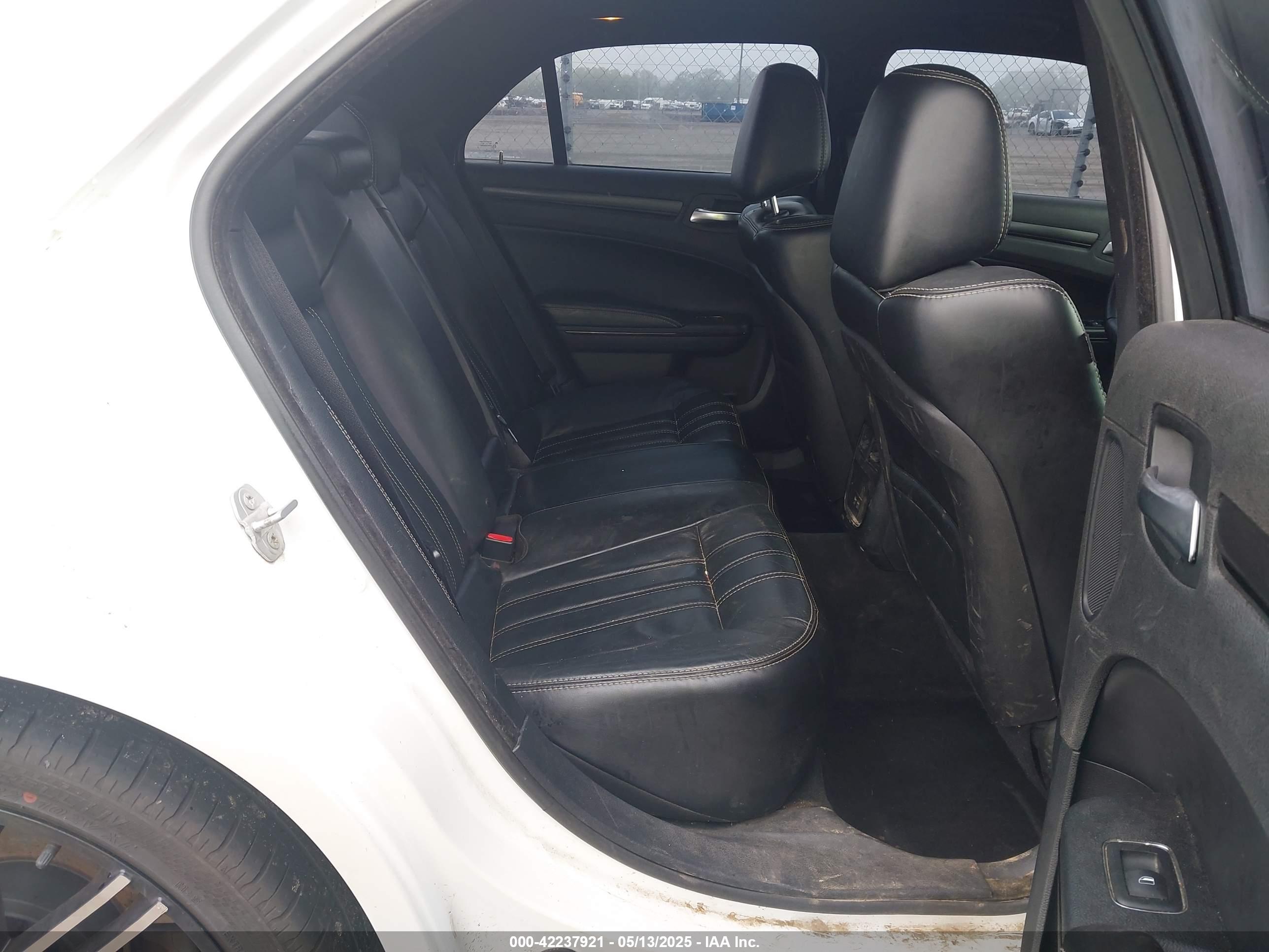 CHRYSLER 300 image 8