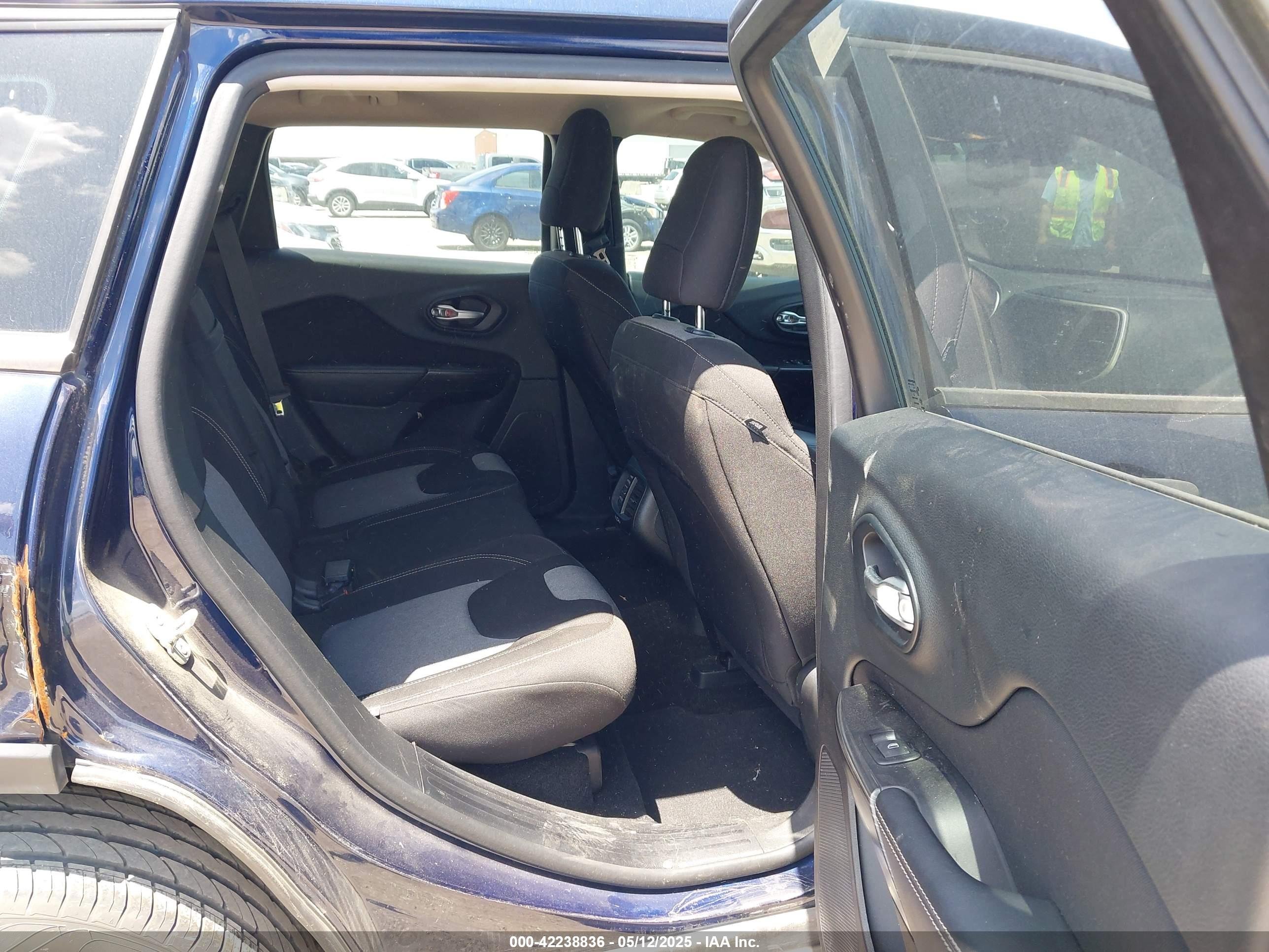 JEEP CHEROKEE image 8