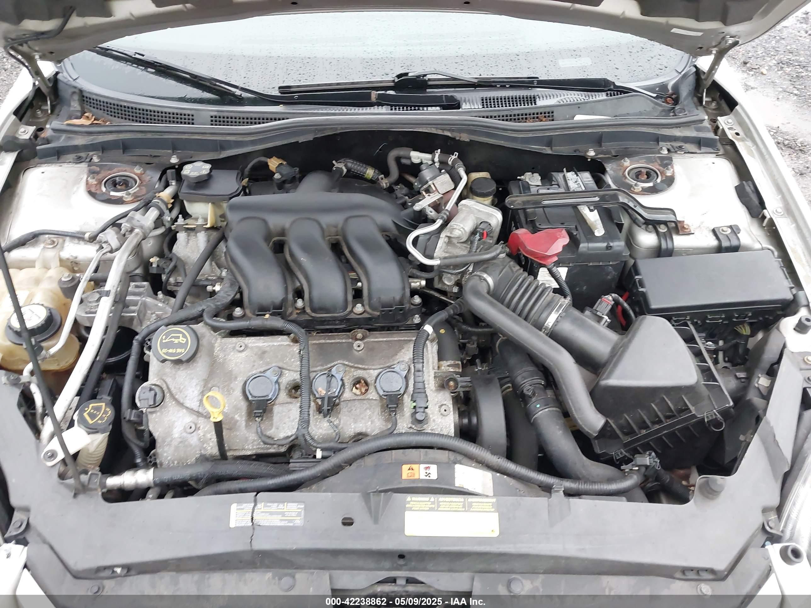 FORD FUSION image 10