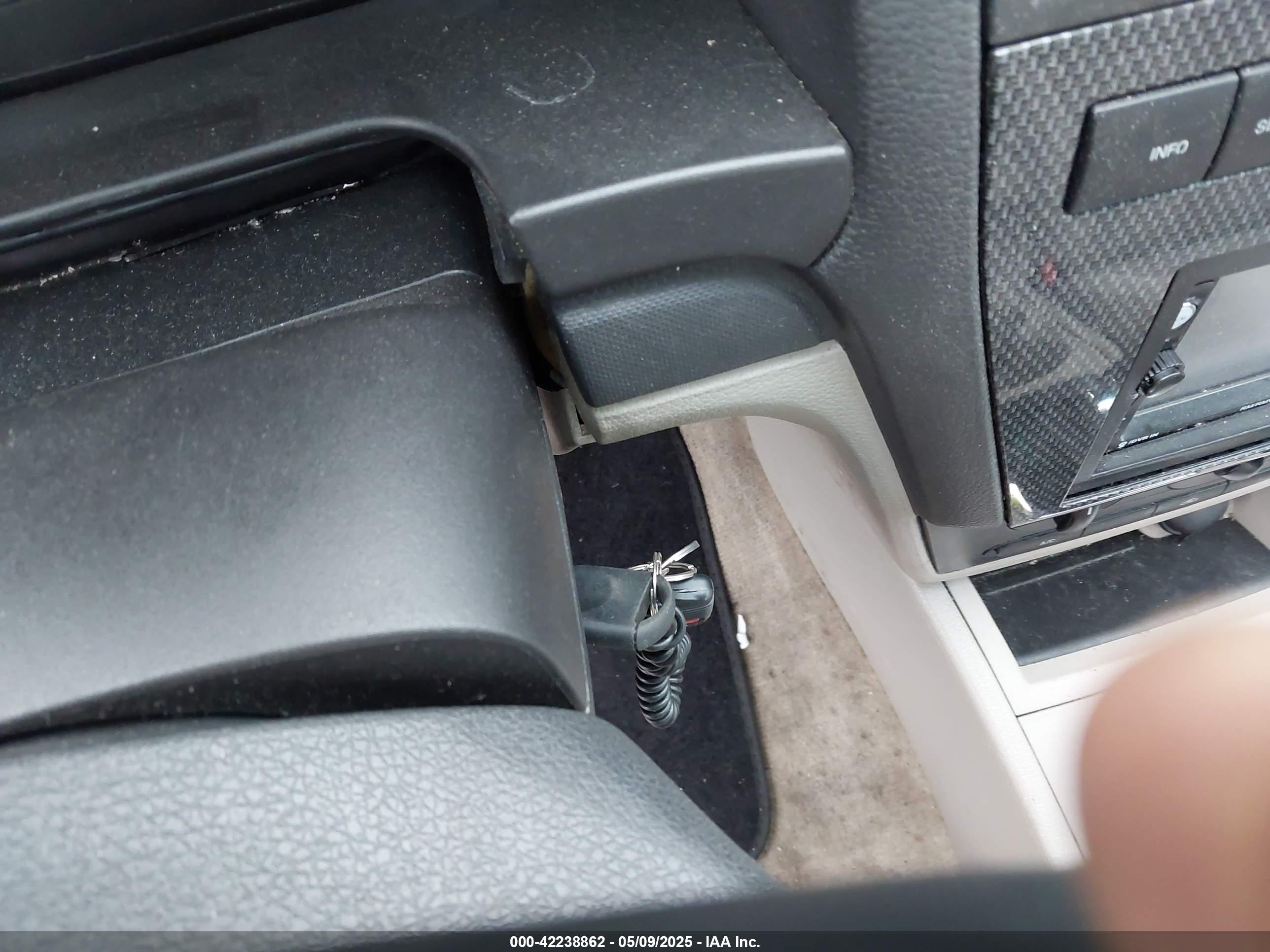 FORD FUSION image 11