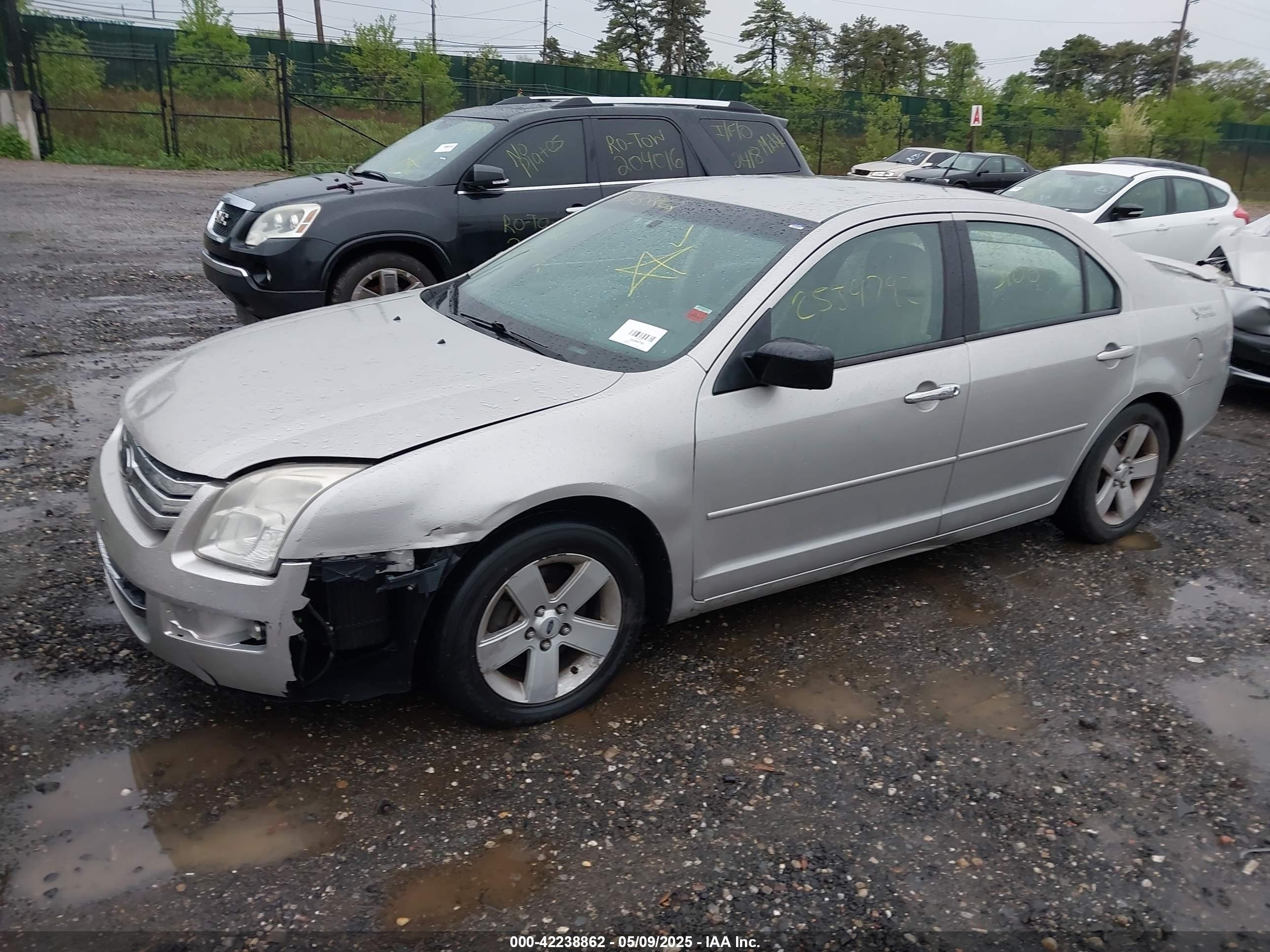 FORD FUSION image 2