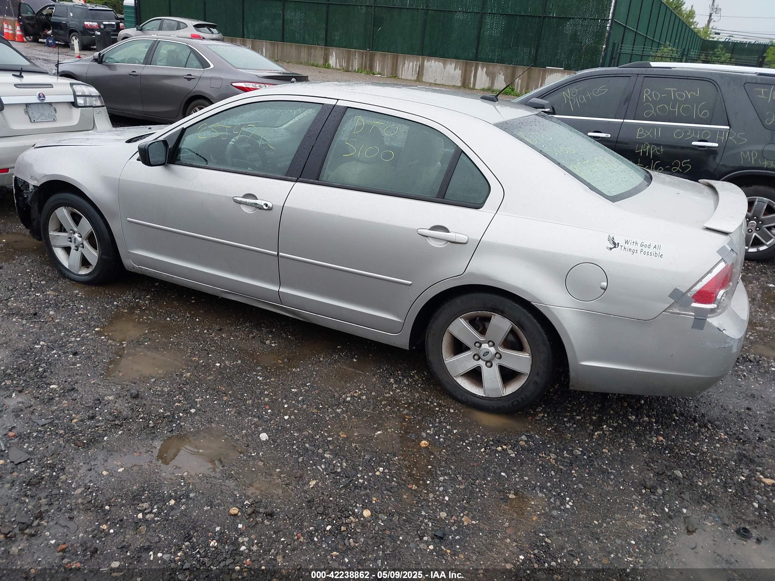 FORD FUSION image 3