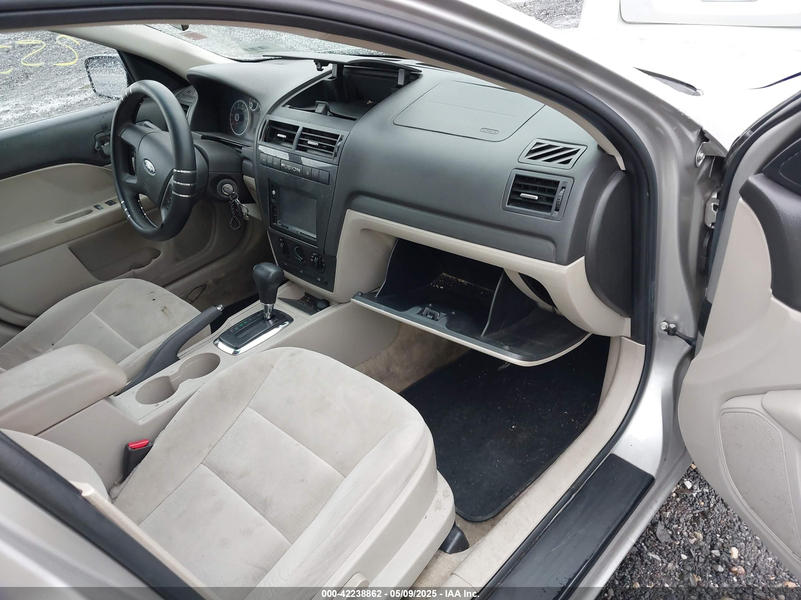 FORD FUSION image 5