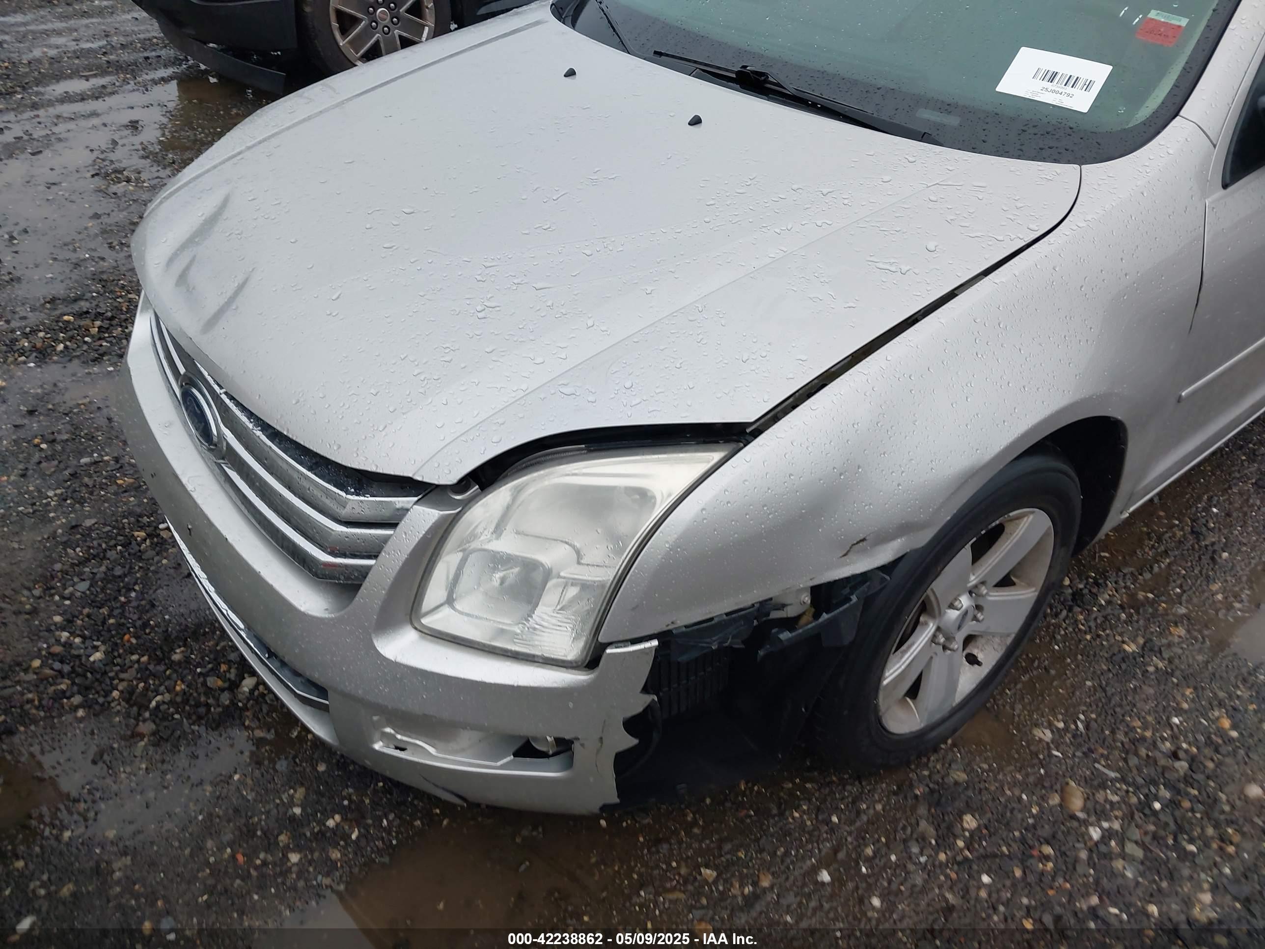 FORD FUSION image 6