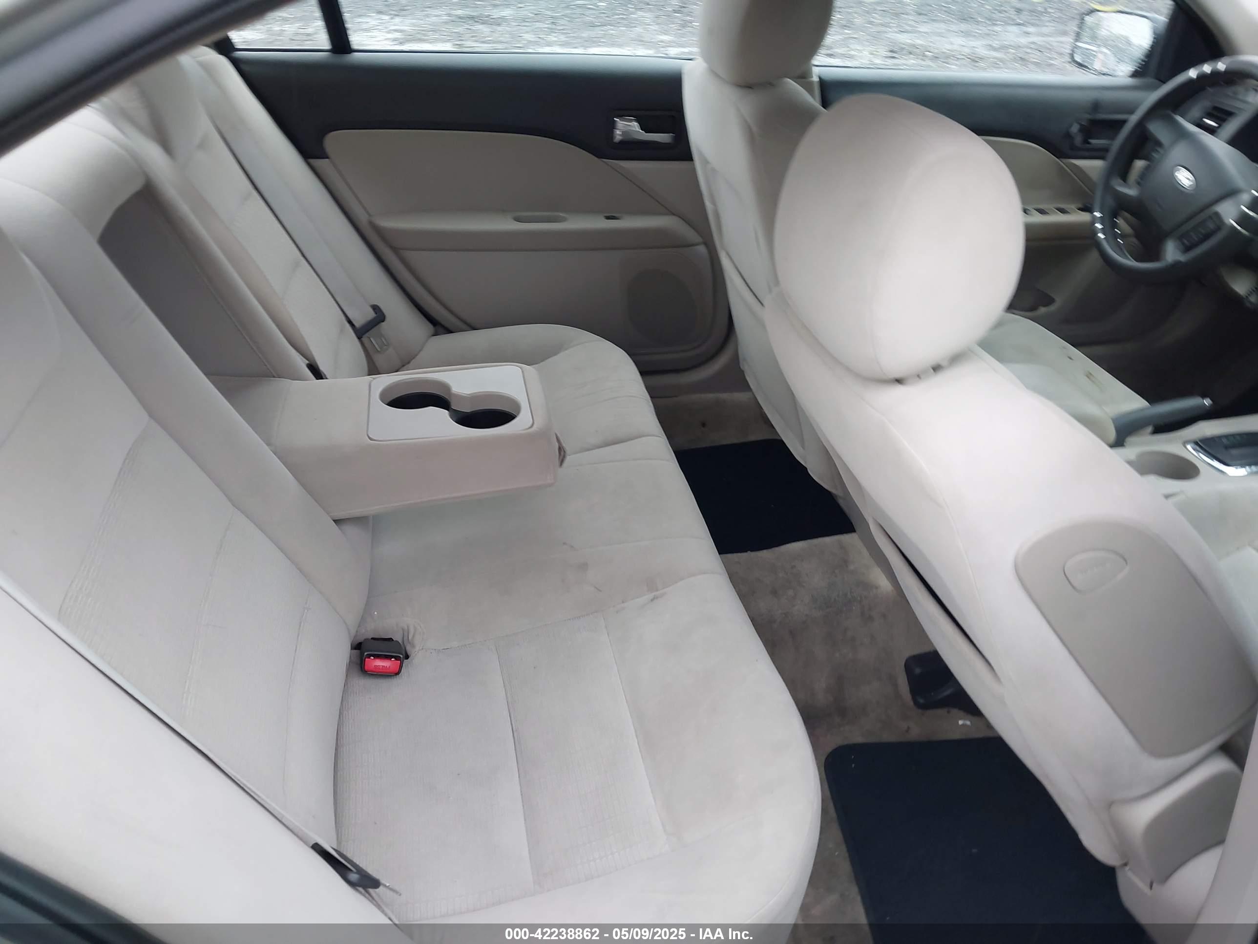 FORD FUSION image 7