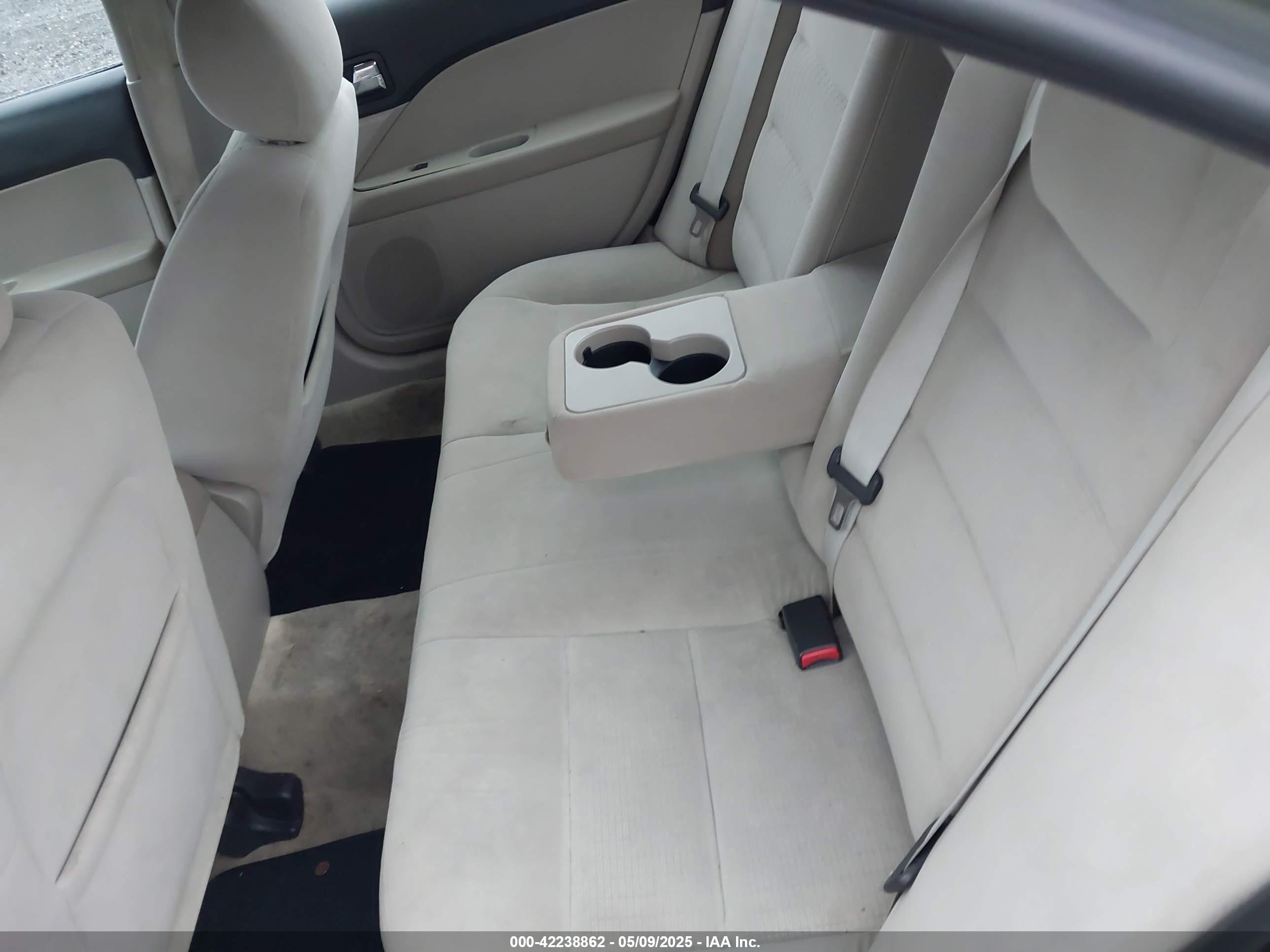 FORD FUSION image 8