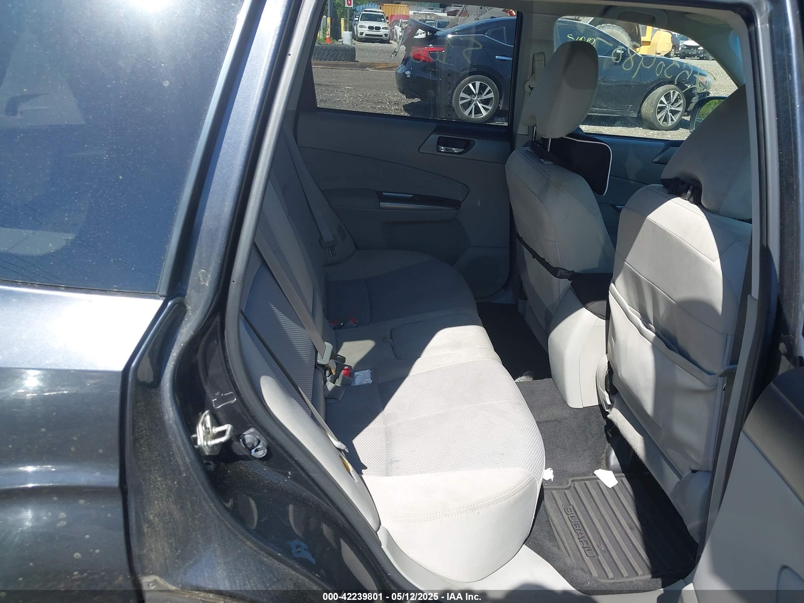 SUBARU FORESTER image 8