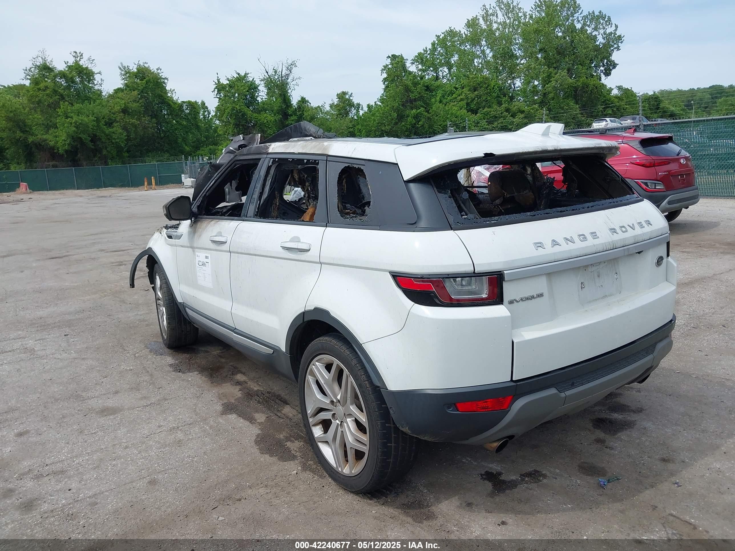 LAND ROVER image 3