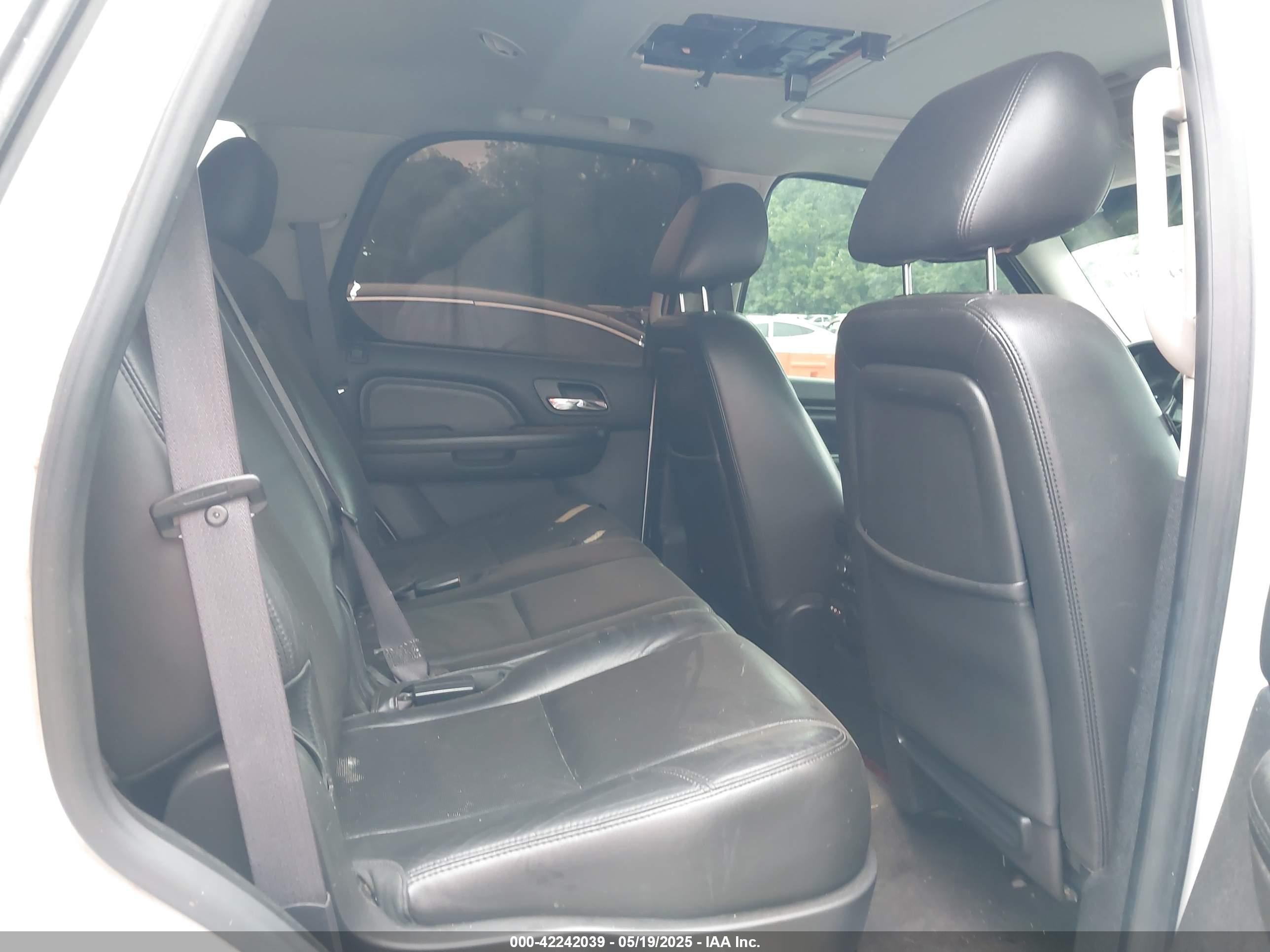 CADILLAC ESCALADE image 8