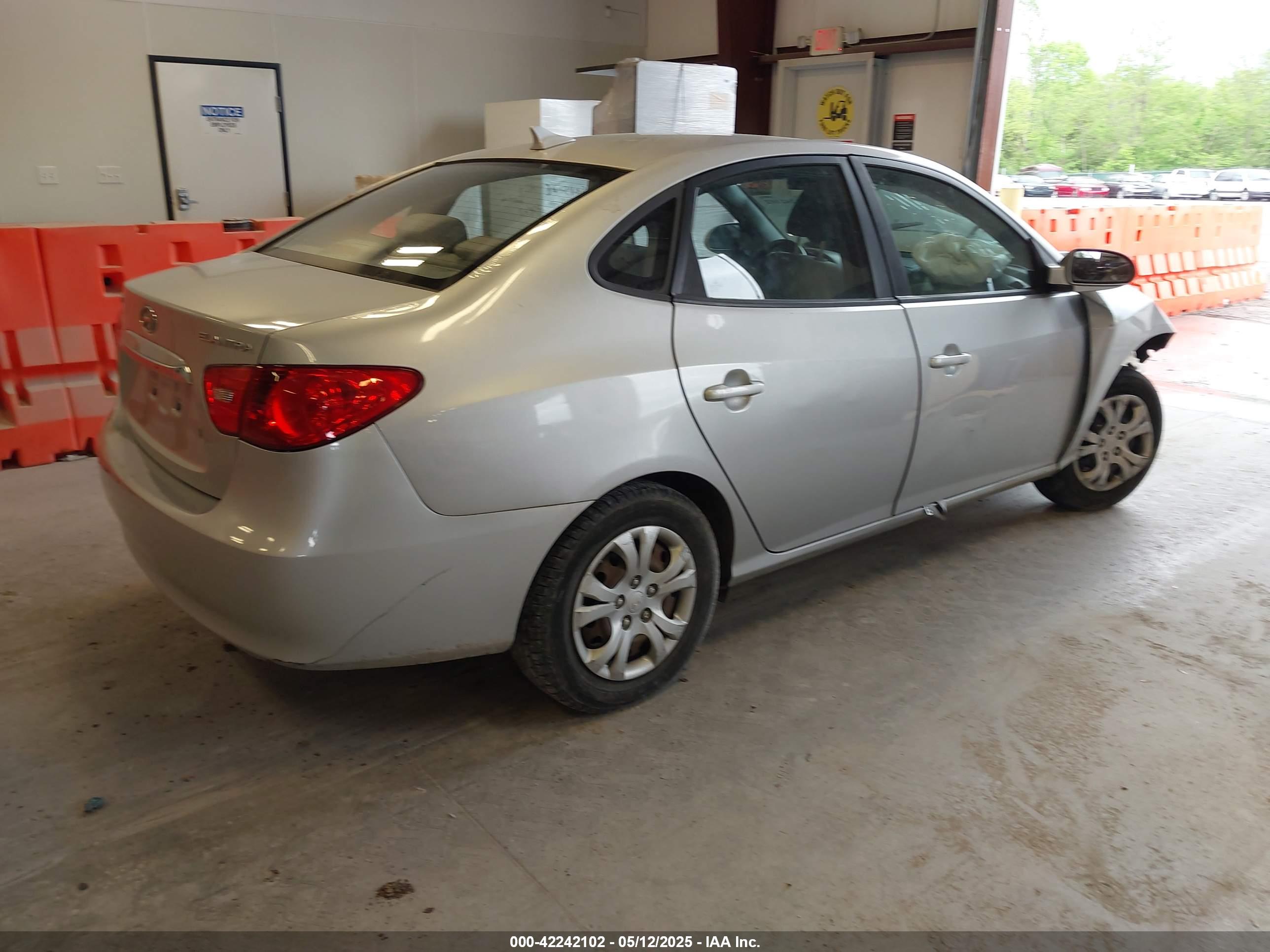 HYUNDAI ELANTRA image 4