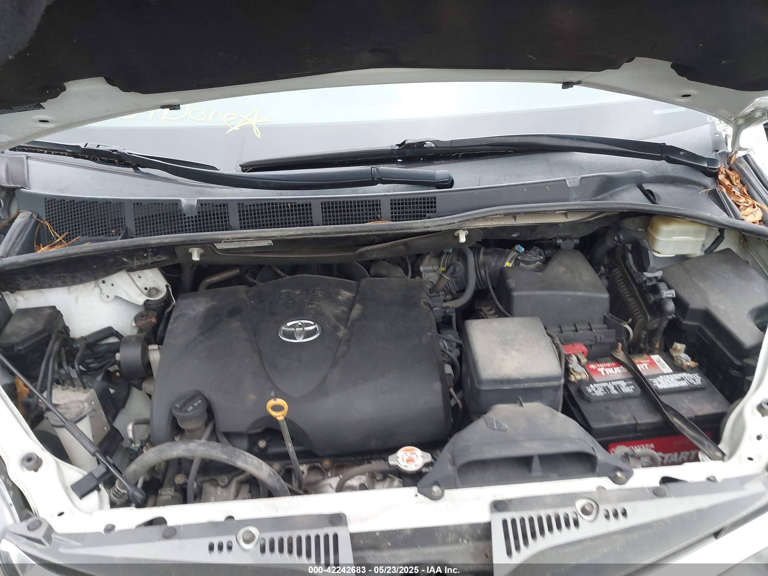 TOYOTA SIENNA image 10