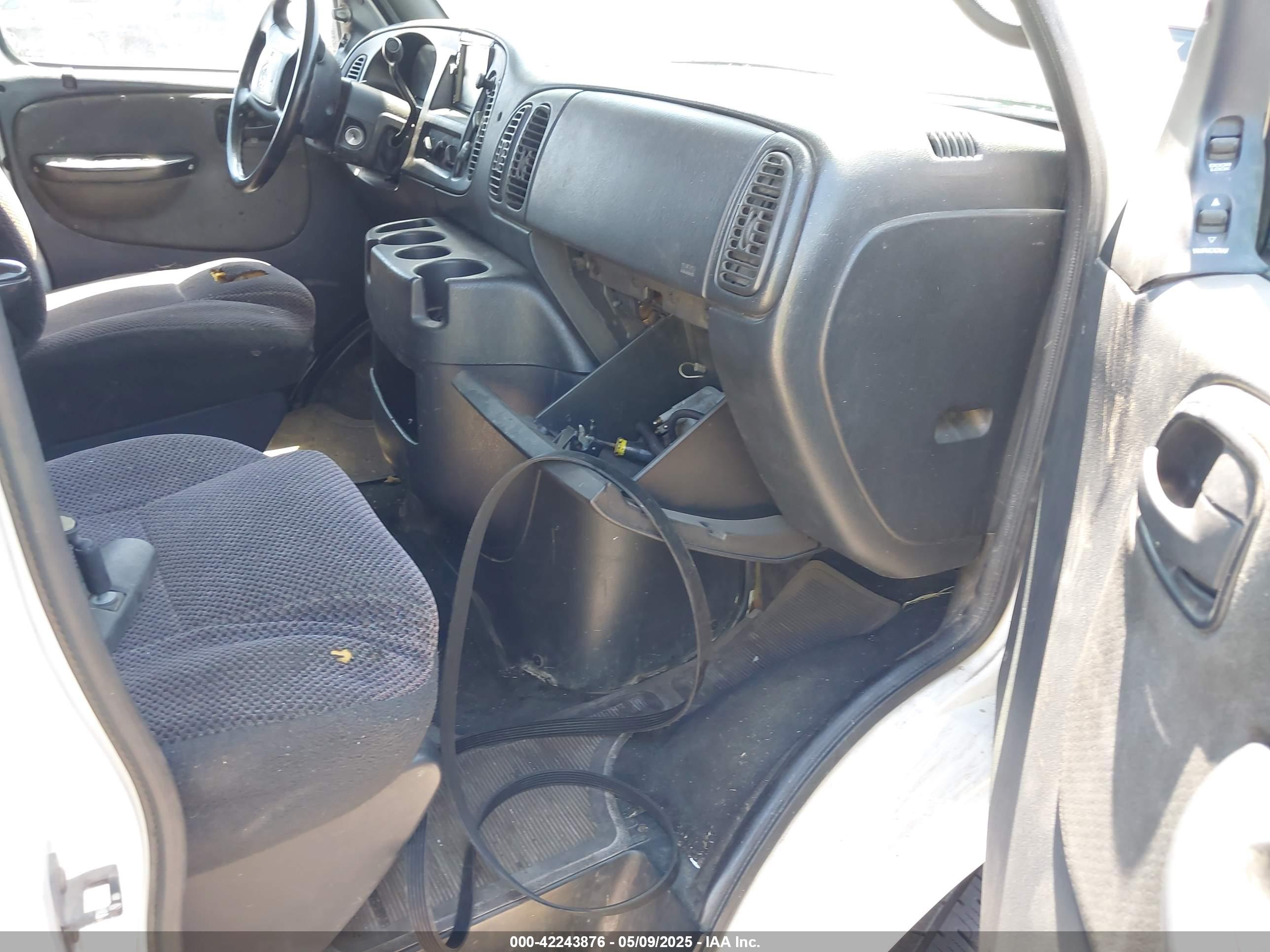 DODGE RAM image 5