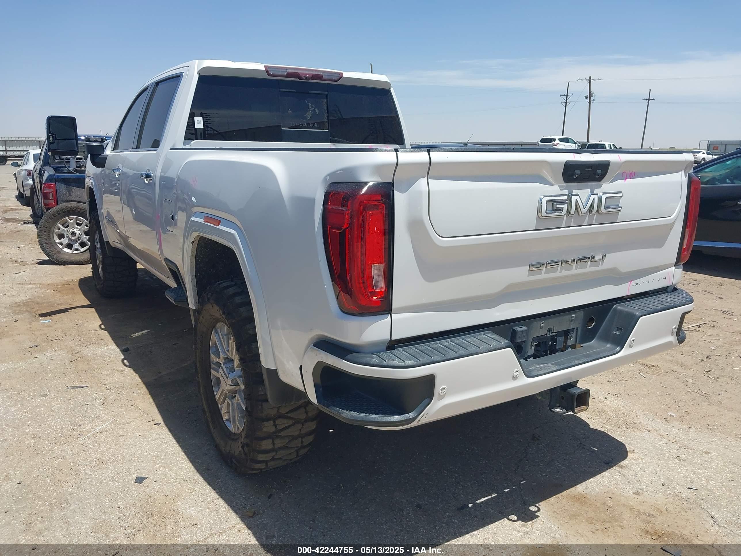 GMC SIERRA image 3