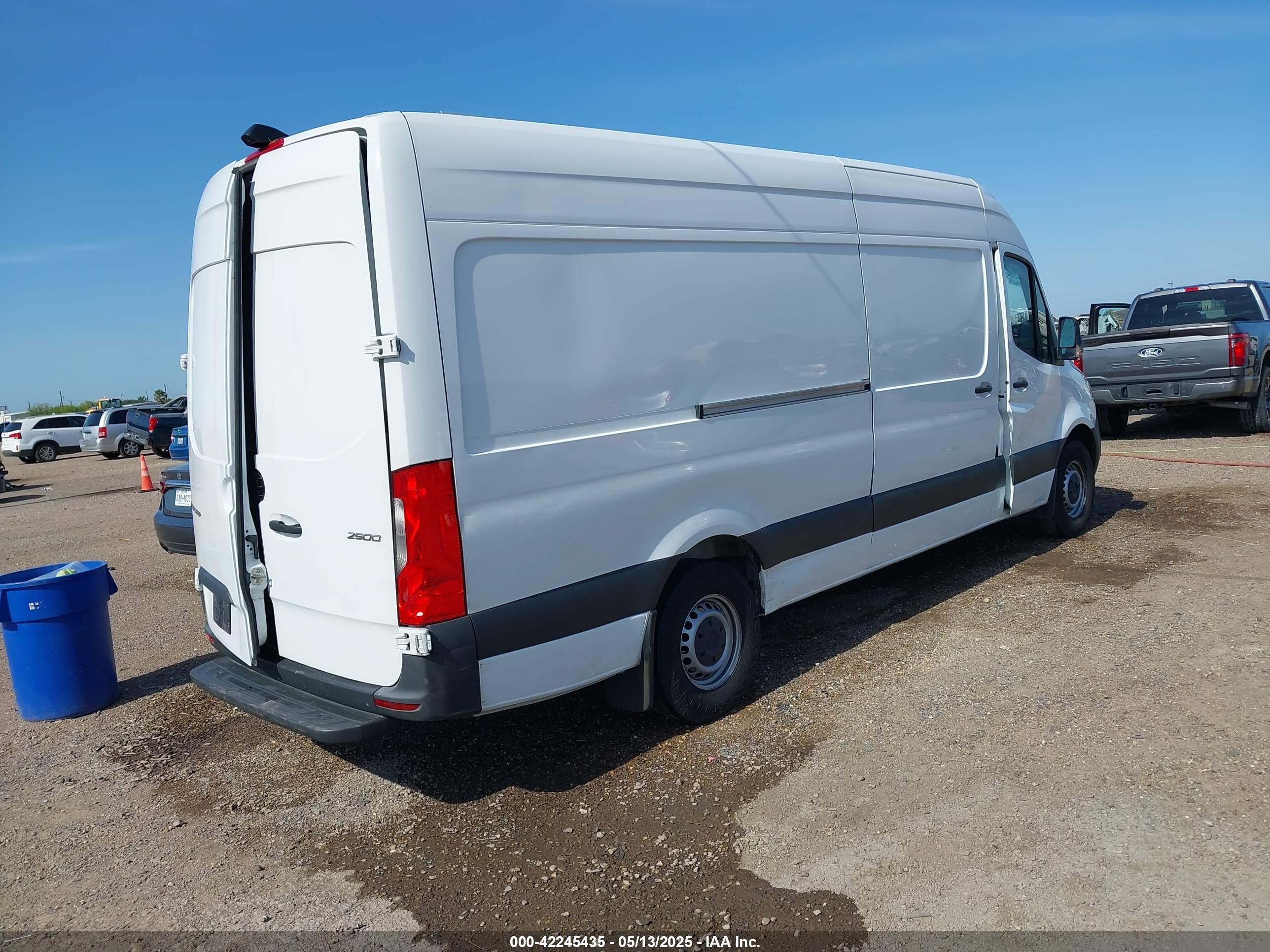 MERCEDES-BENZ SPRINTER image 4