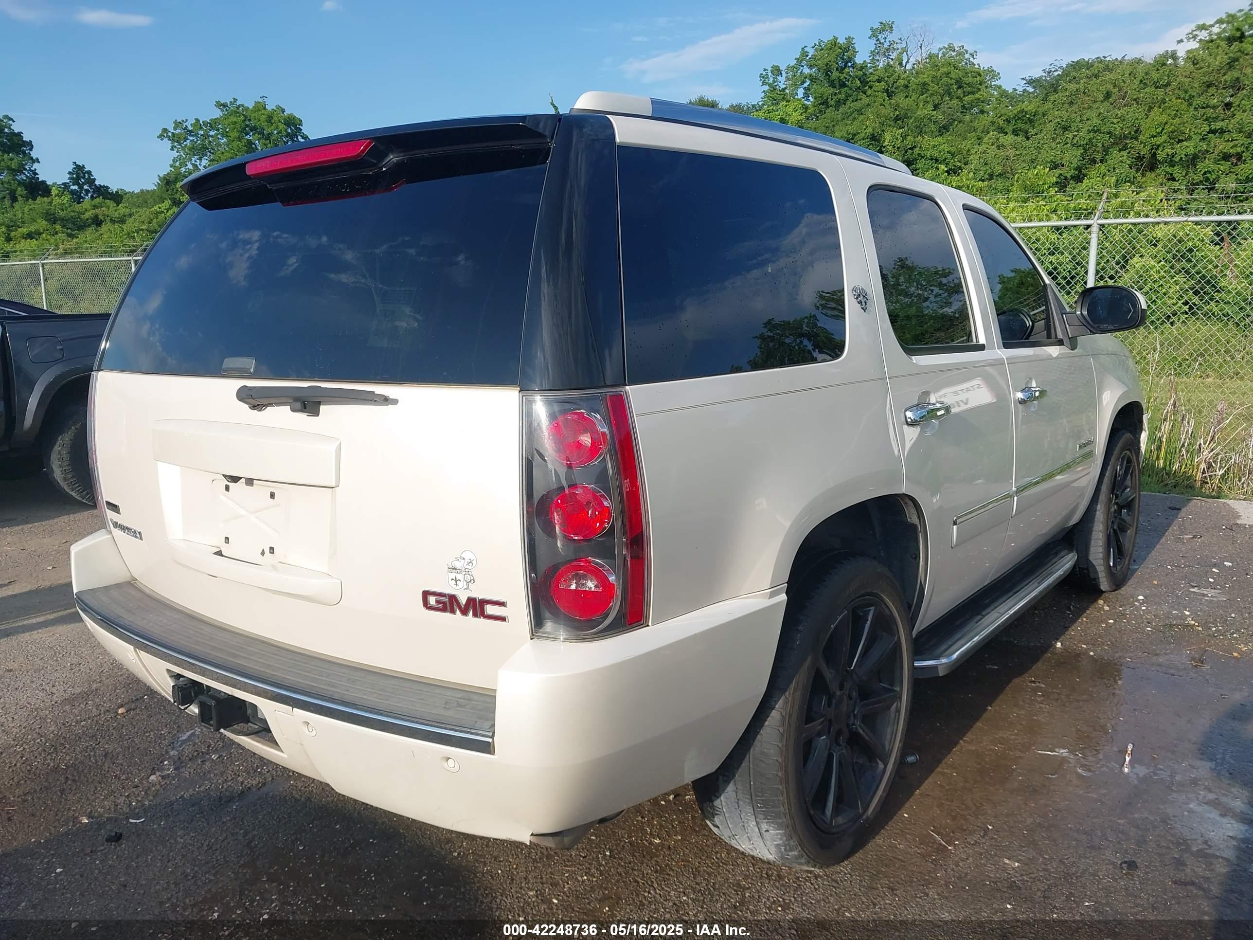 GMC YUKON image 4