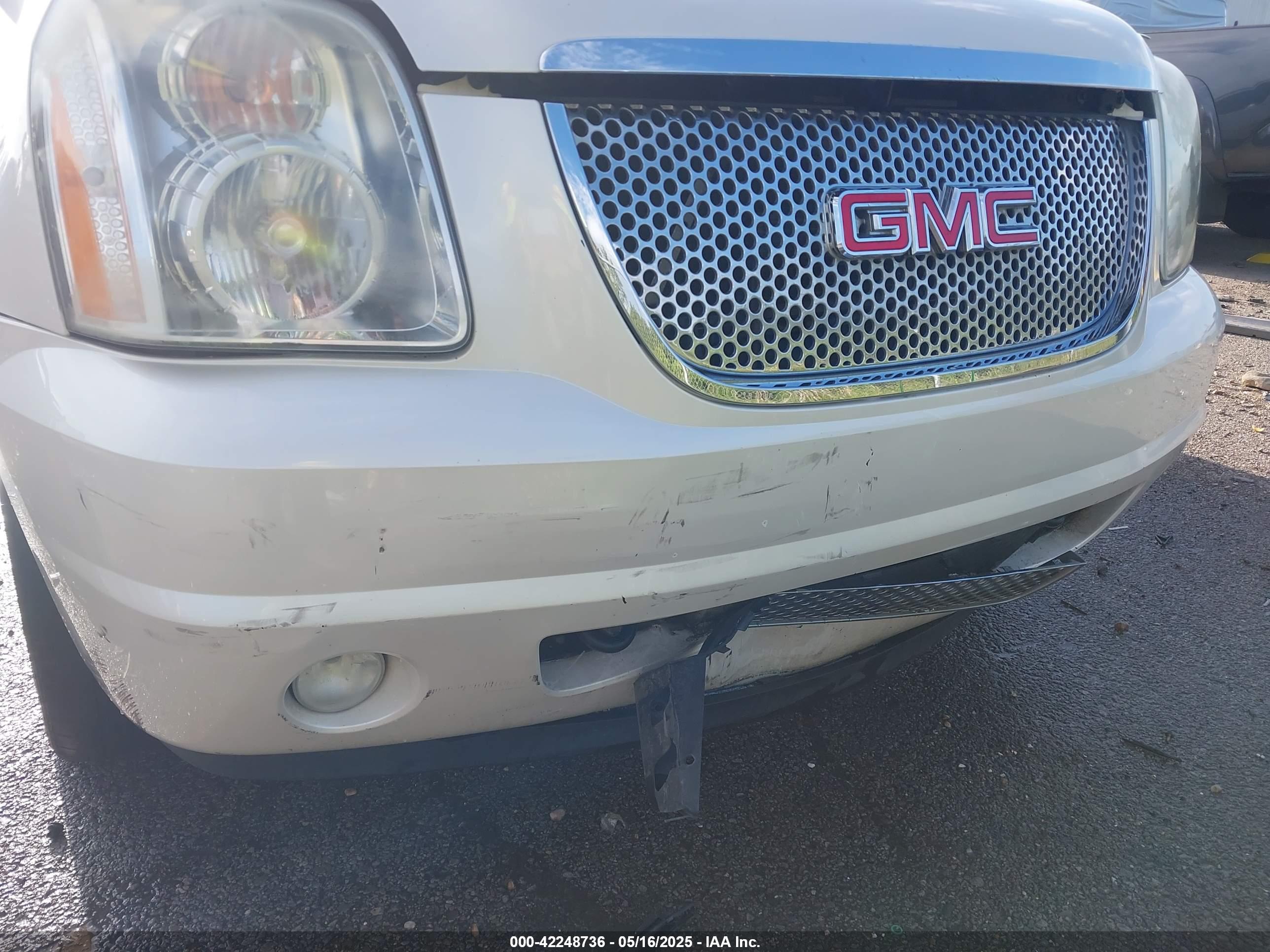 GMC YUKON image 6