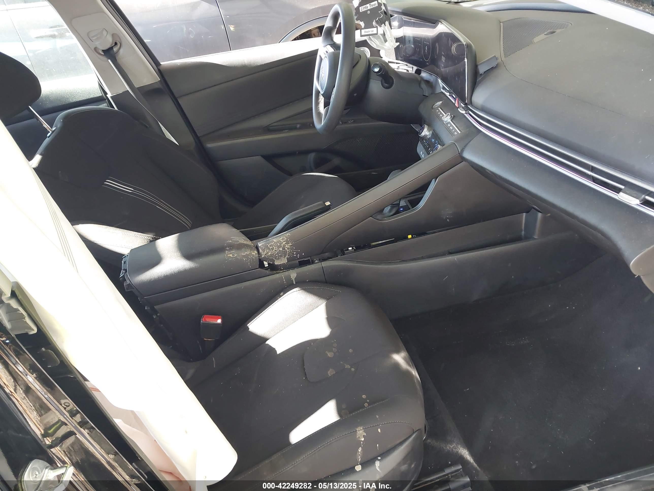 HYUNDAI ELANTRA image 5