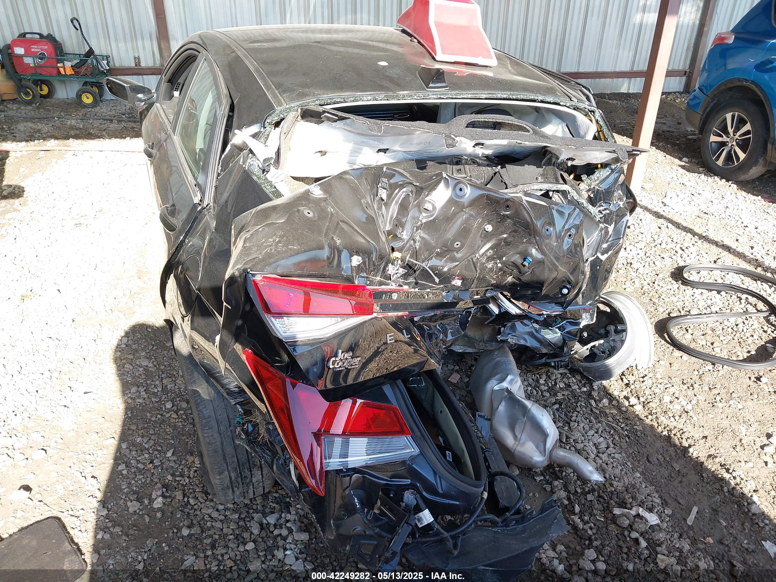 HYUNDAI ELANTRA image 6