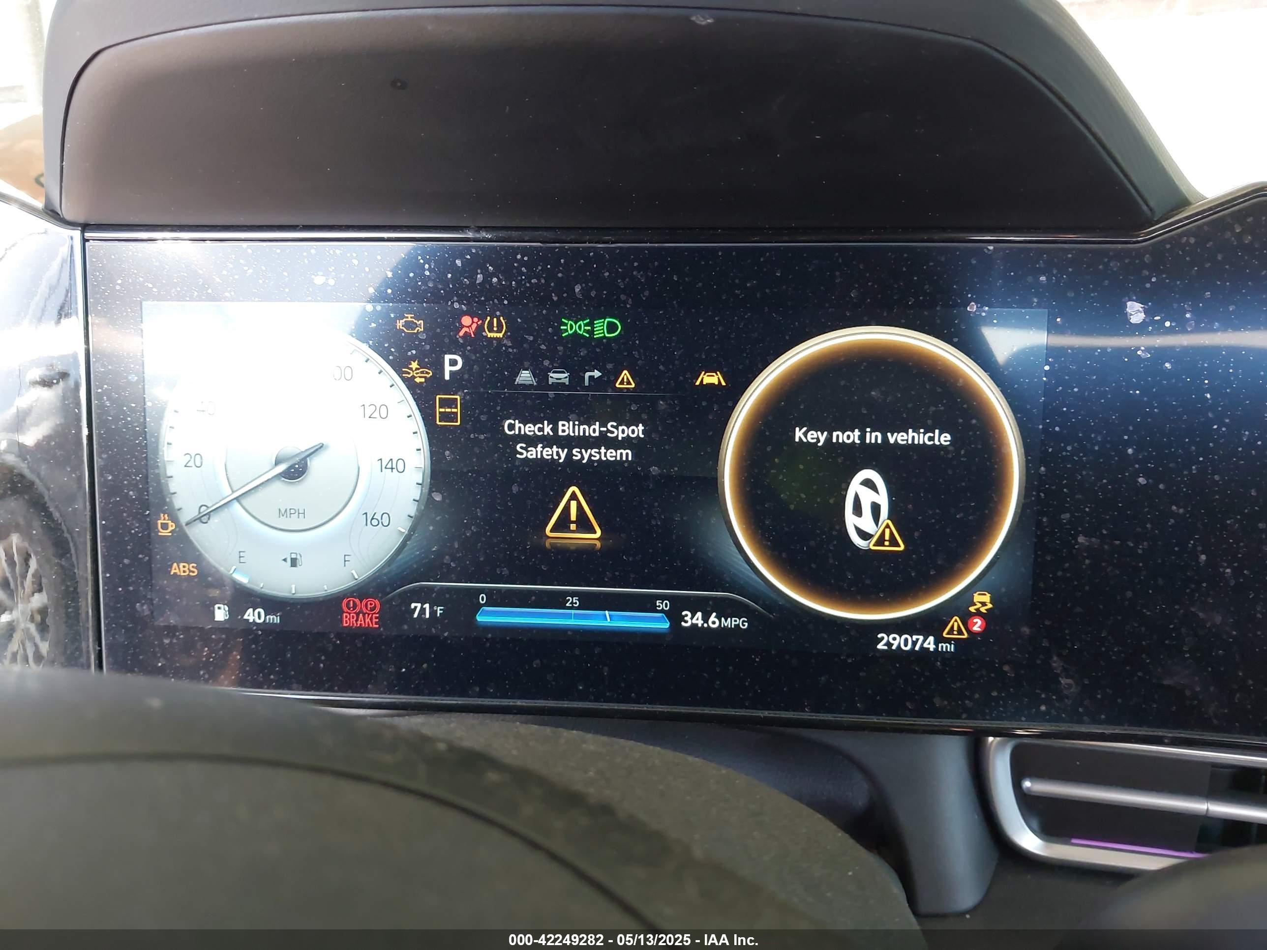 HYUNDAI ELANTRA image 7