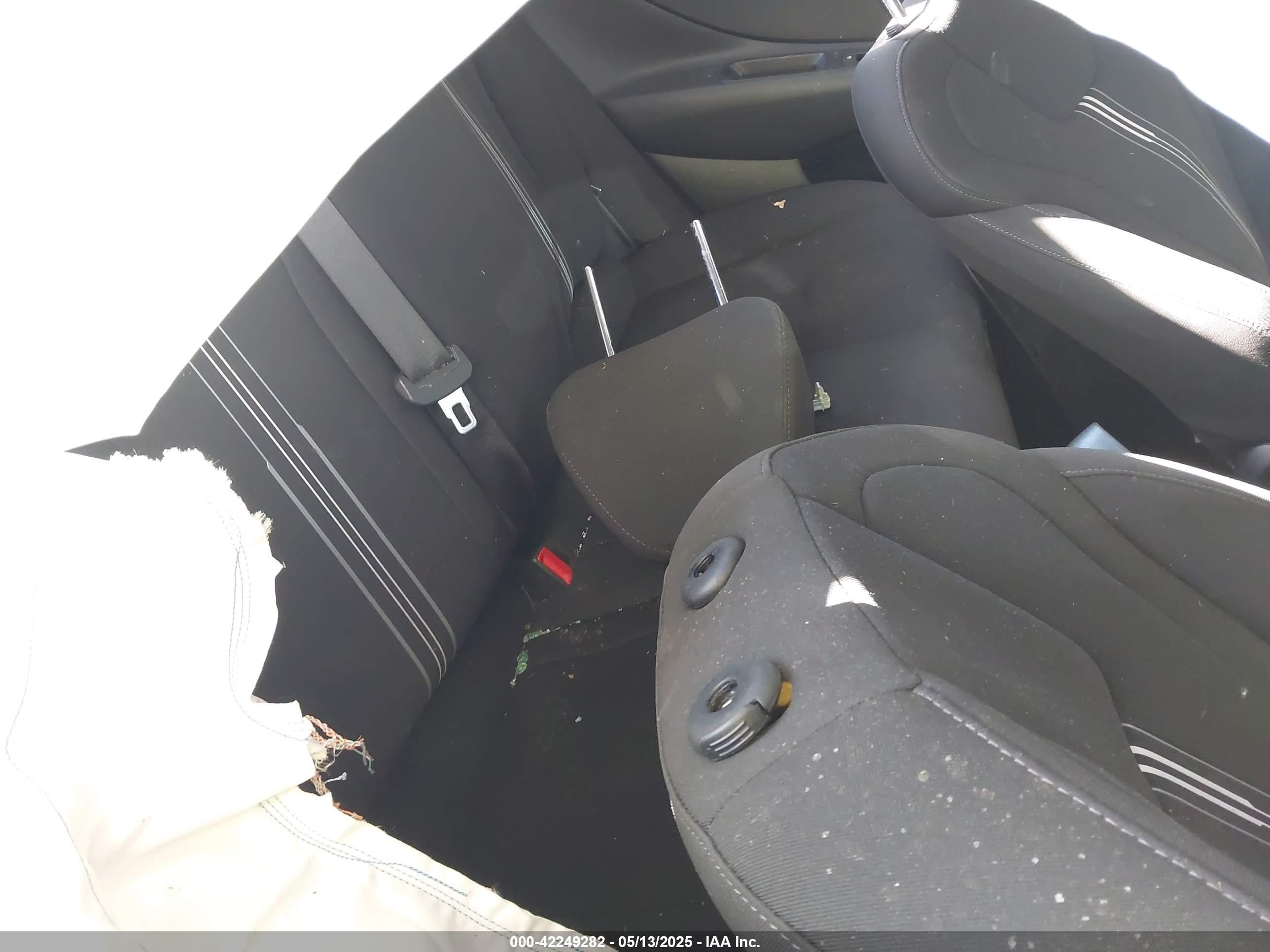 HYUNDAI ELANTRA image 8