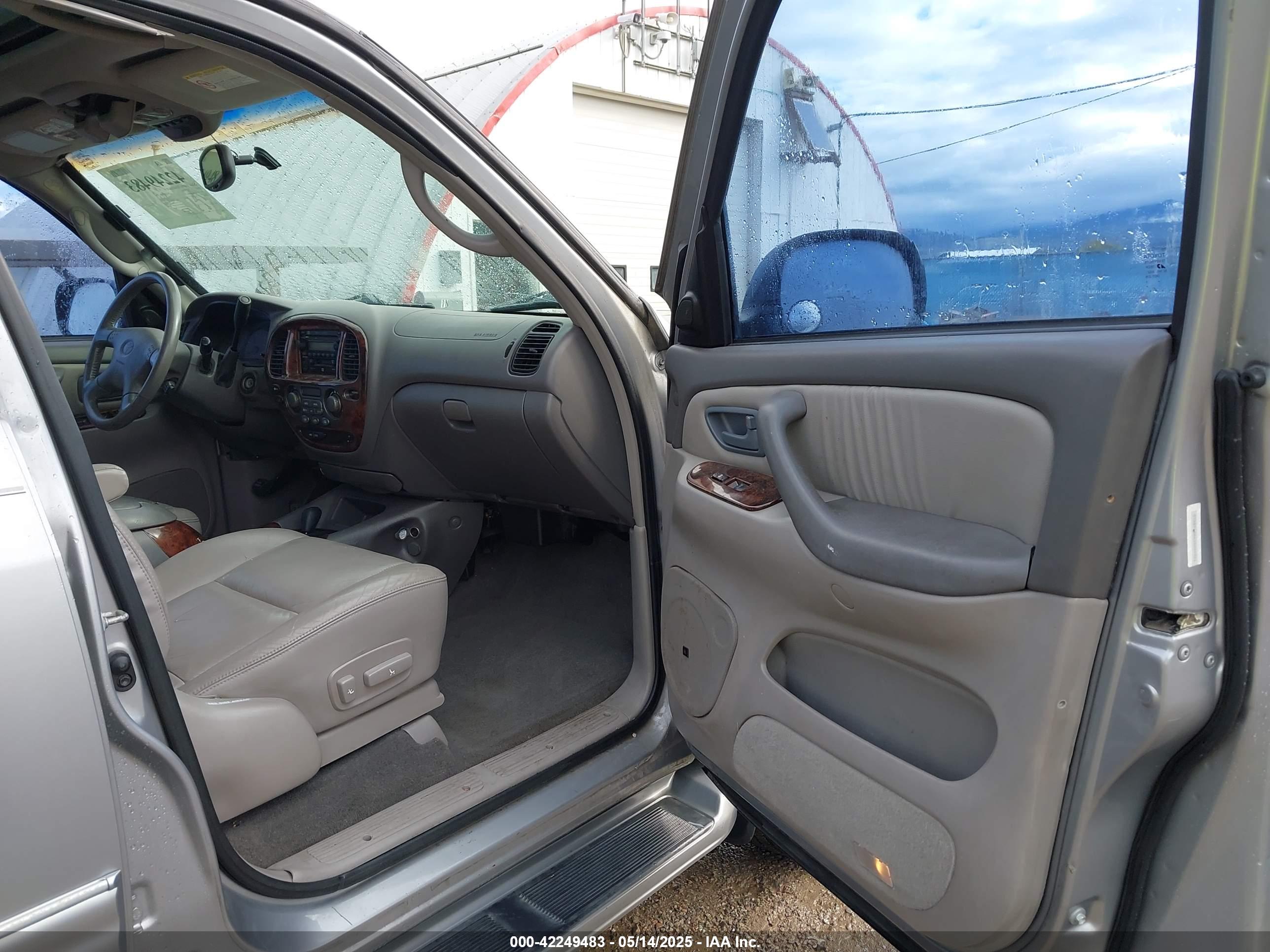 TOYOTA SEQUOIA image 5