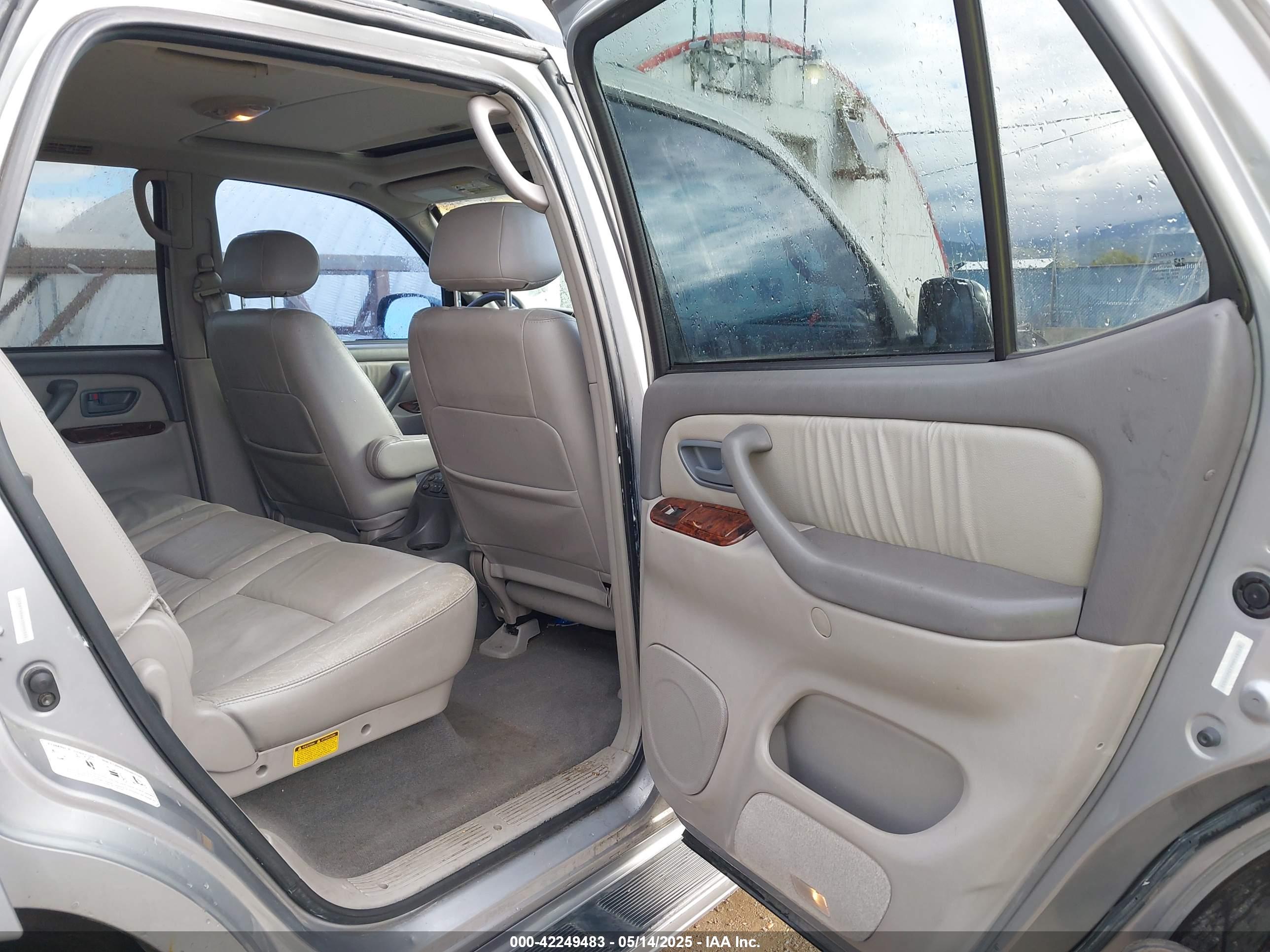 TOYOTA SEQUOIA image 8