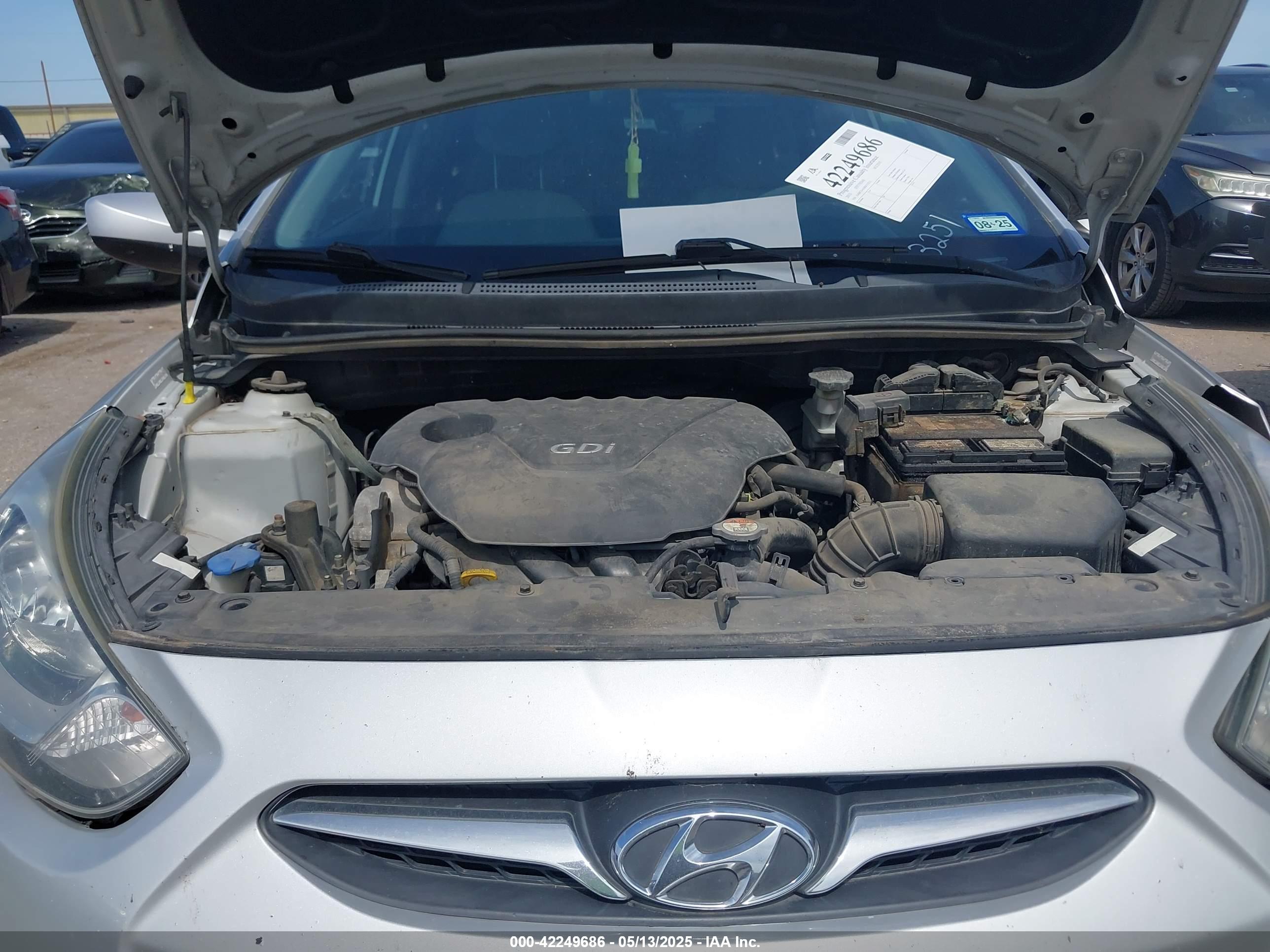 HYUNDAI ACCENT image 10