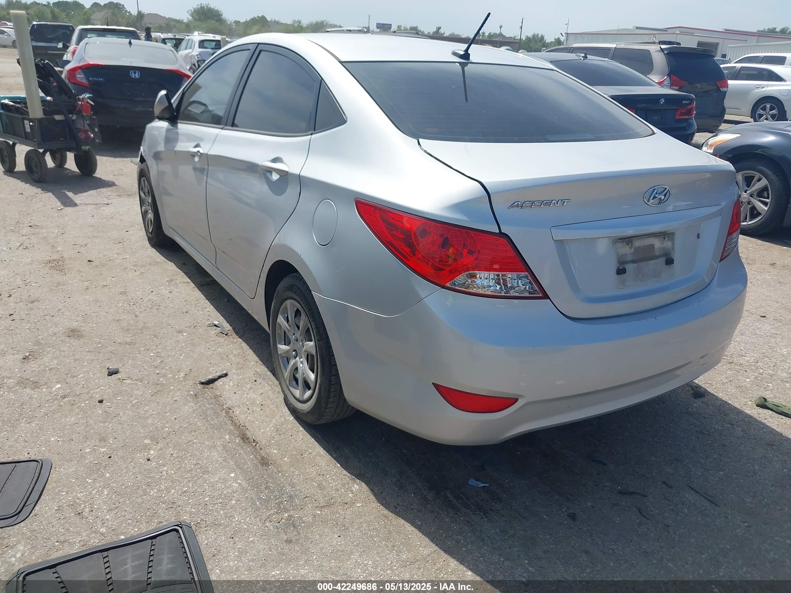 HYUNDAI ACCENT image 3