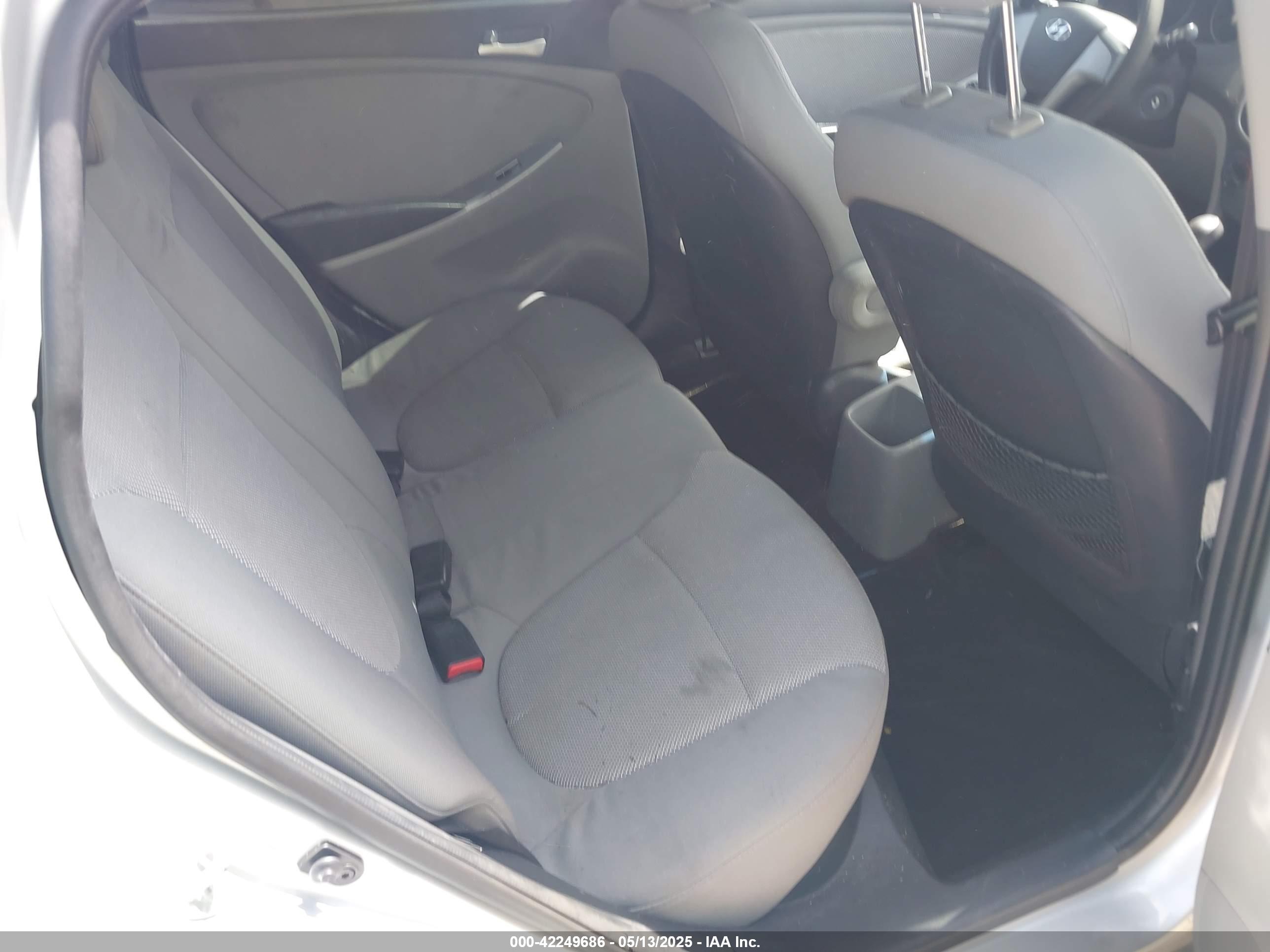 HYUNDAI ACCENT image 8